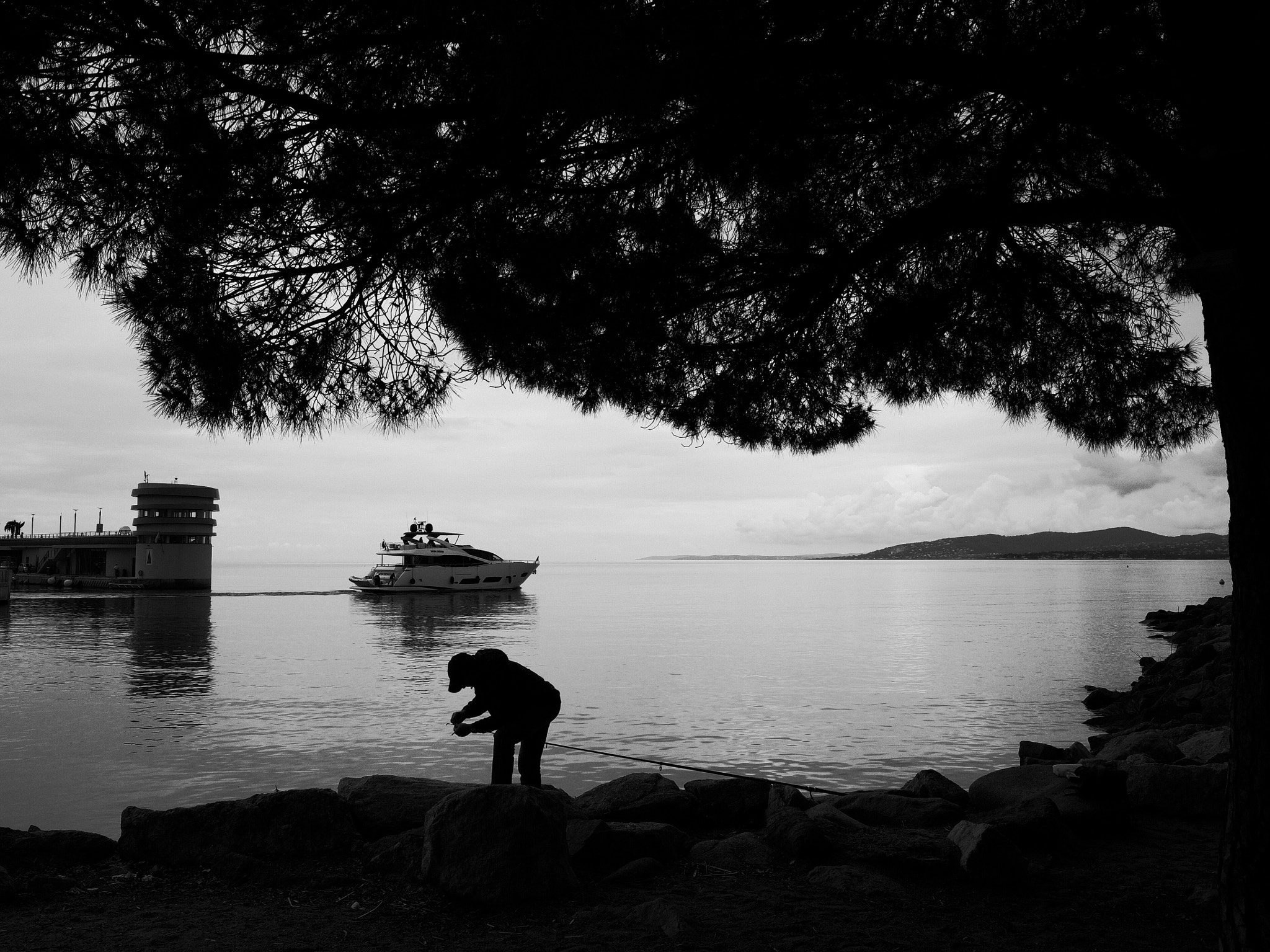 Ricoh GR II sample photo. Contrasts  photography