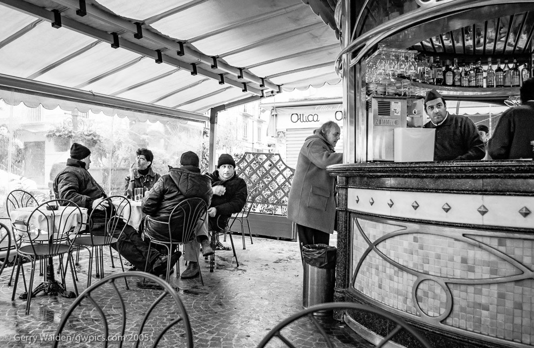 Nikon D1X sample photo. Paying the bill photography