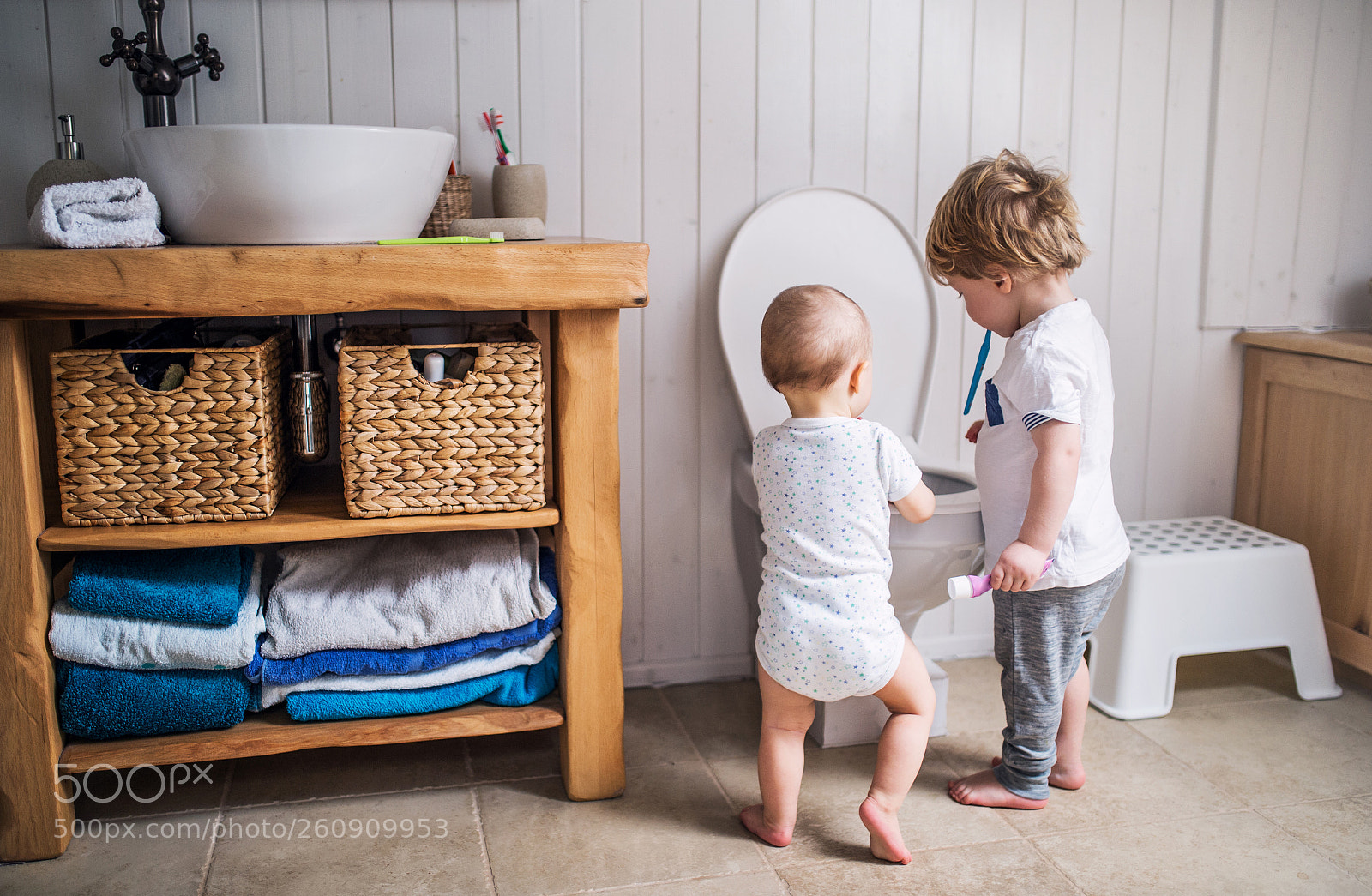 Nikon D4S sample photo. Two toddler children with photography