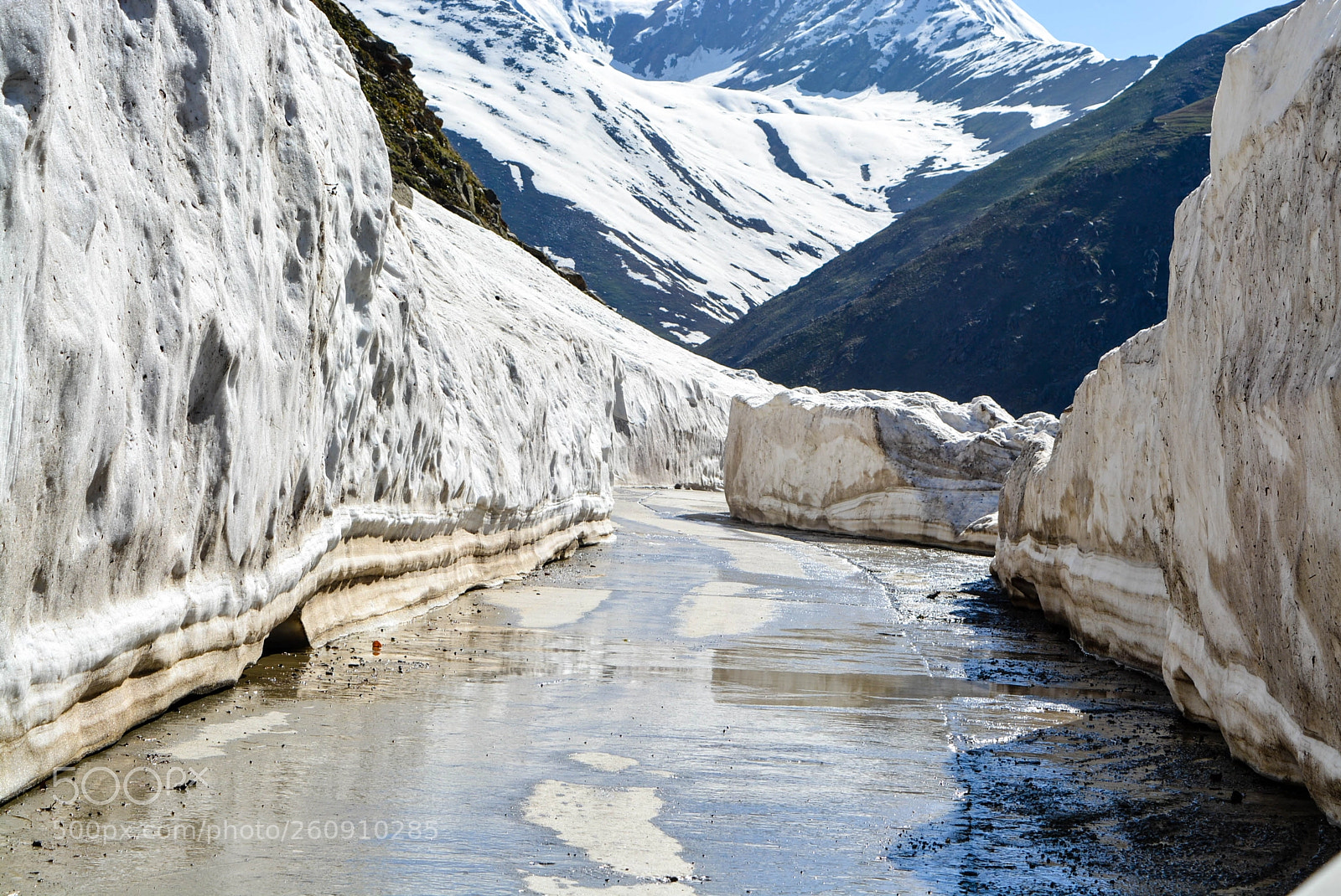 Nikon D5200 sample photo. Drive thru glacier photography