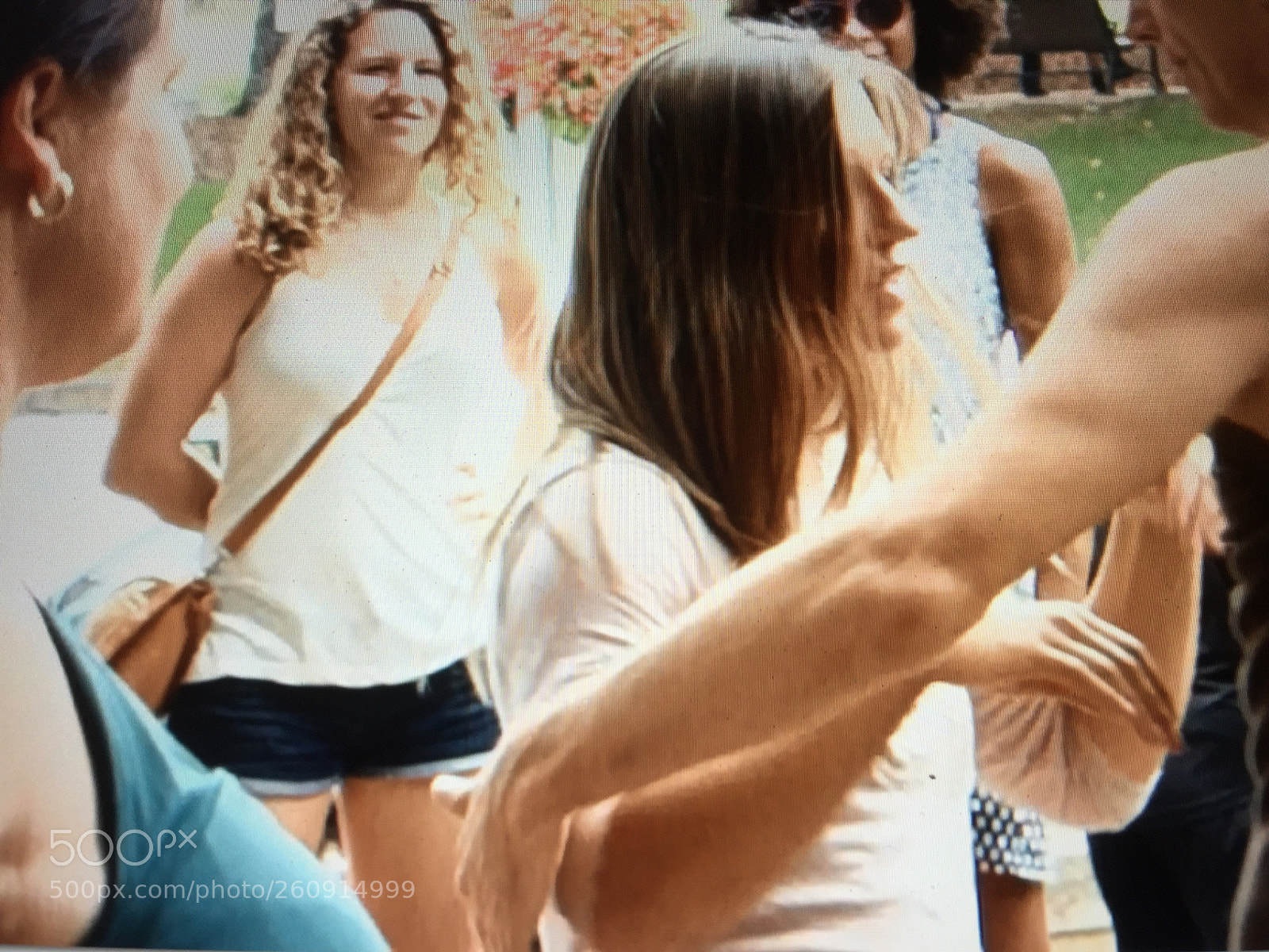 Apple iPhone 6 Plus sample photo. Popmixer.centre of attention... photography