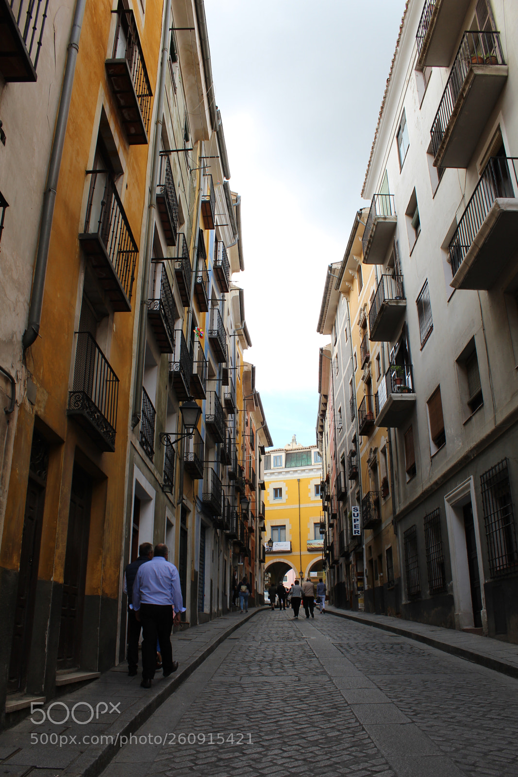 Canon EOS 1300D (EOS Rebel T6 / EOS Kiss X80) sample photo. Calle de cuenca photography