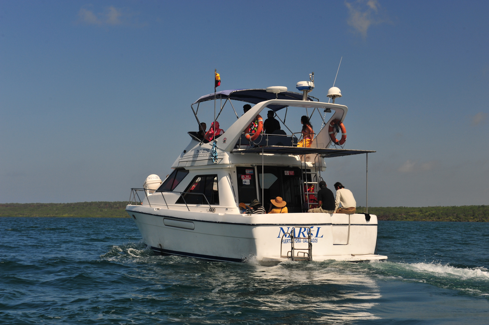Nikon AF-S Nikkor 24-70mm F2.8G ED sample photo. Galapagos island boat travel photography