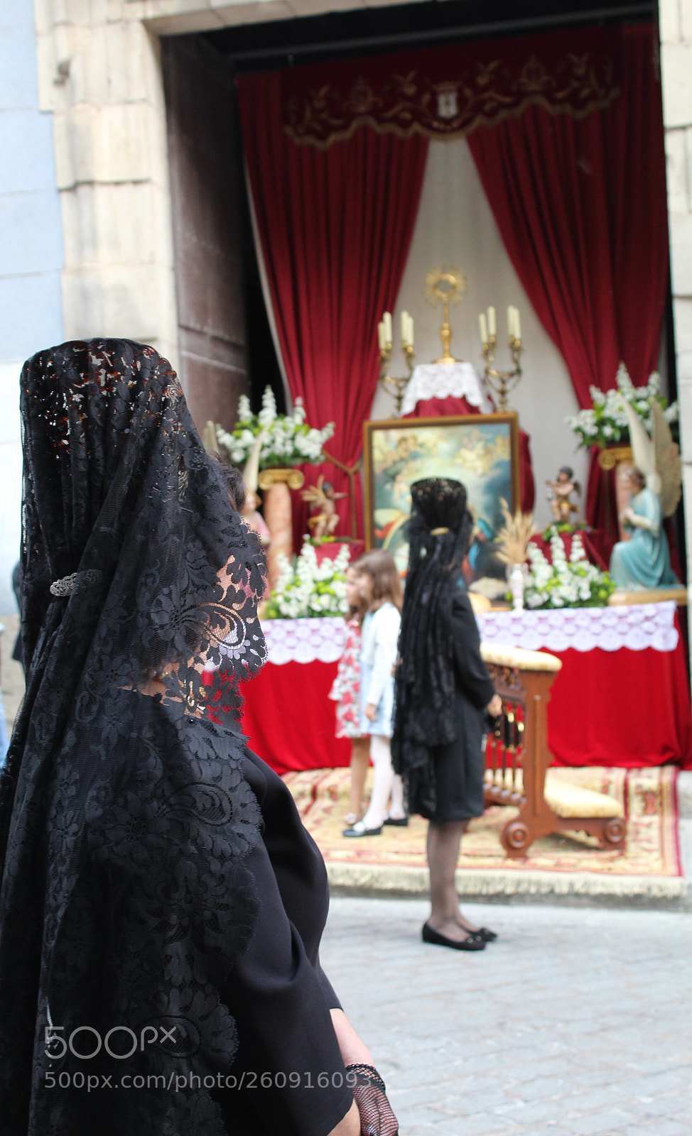 Canon EOS 1300D (EOS Rebel T6 / EOS Kiss X80) sample photo. Contemplando el altar photography