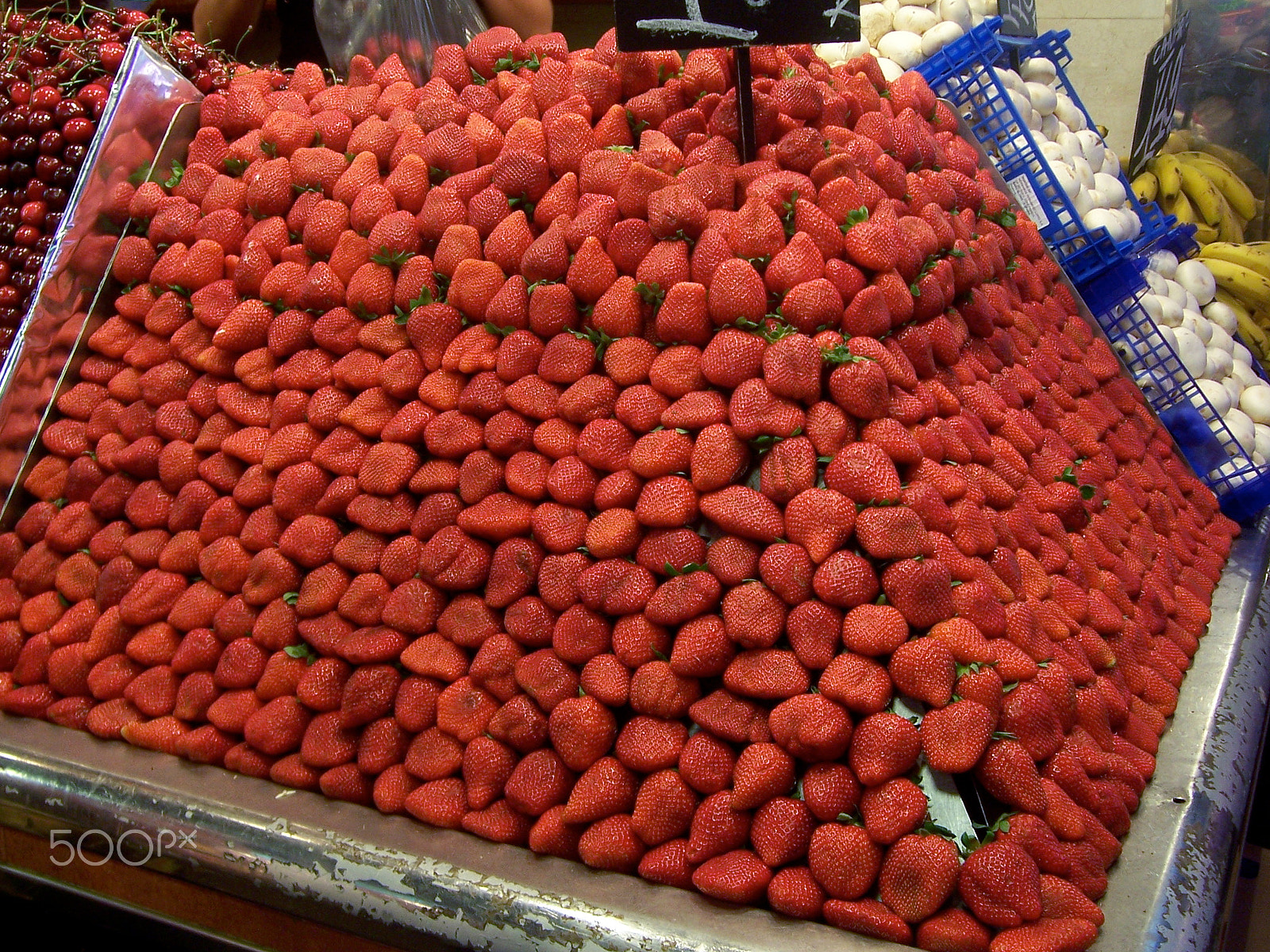 Kodak DX7440 ZOOM DIGITAL CAMERA sample photo. Strawberry - market boqueria barcelone photography