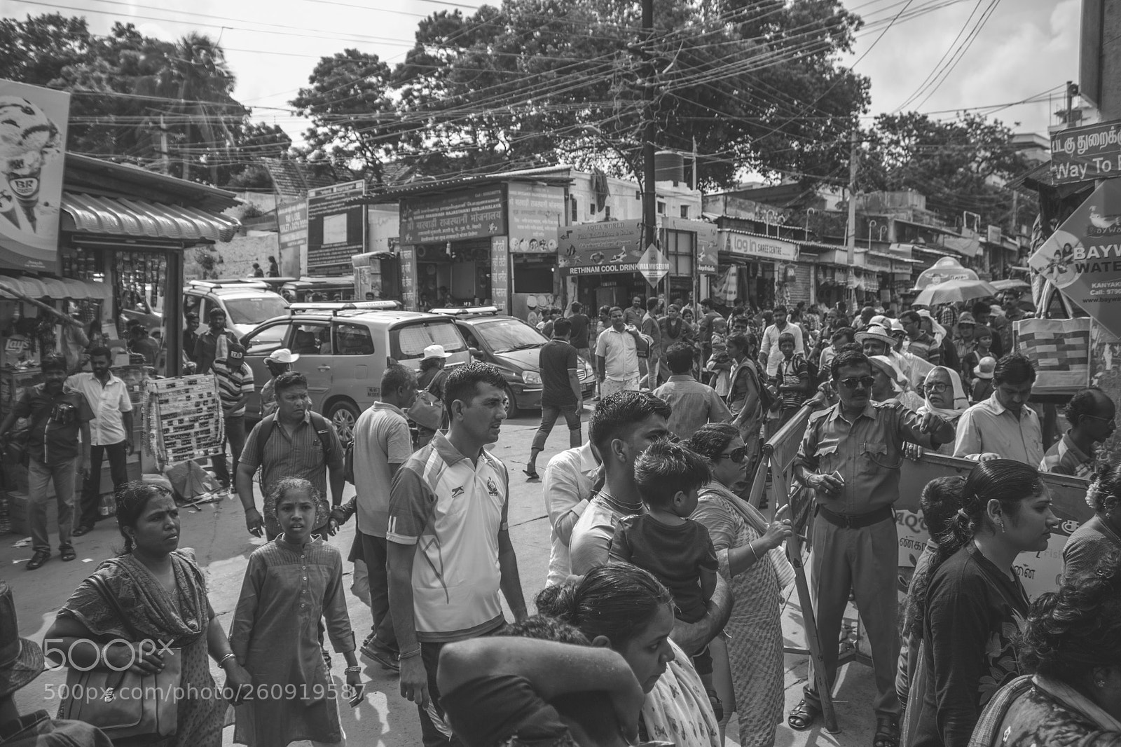 Canon EOS 700D (EOS Rebel T5i / EOS Kiss X7i) sample photo. People:chaos and crowded photography