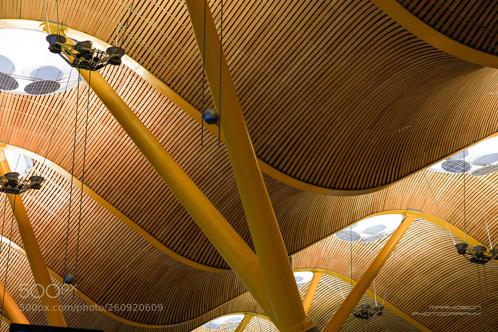 Canon EOS 5D Mark II sample photo. Madrid airport photography