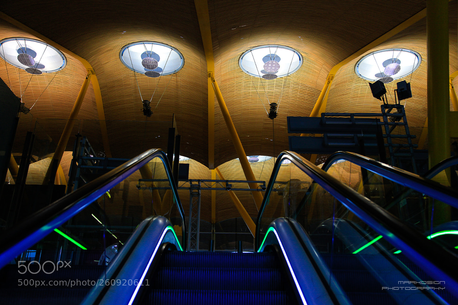Canon EOS 5D Mark II sample photo. Madrid airport photography