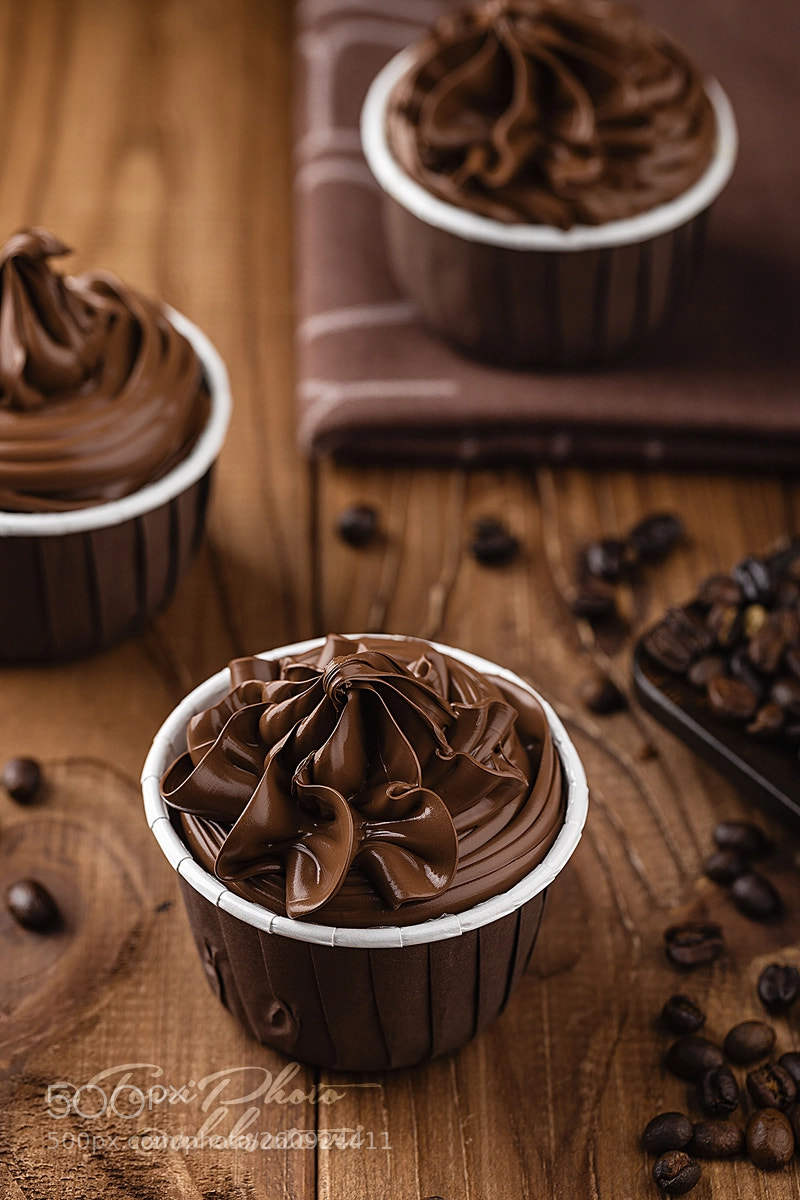 Canon EOS 6D sample photo. Homemade chocolate cupcakes on photography