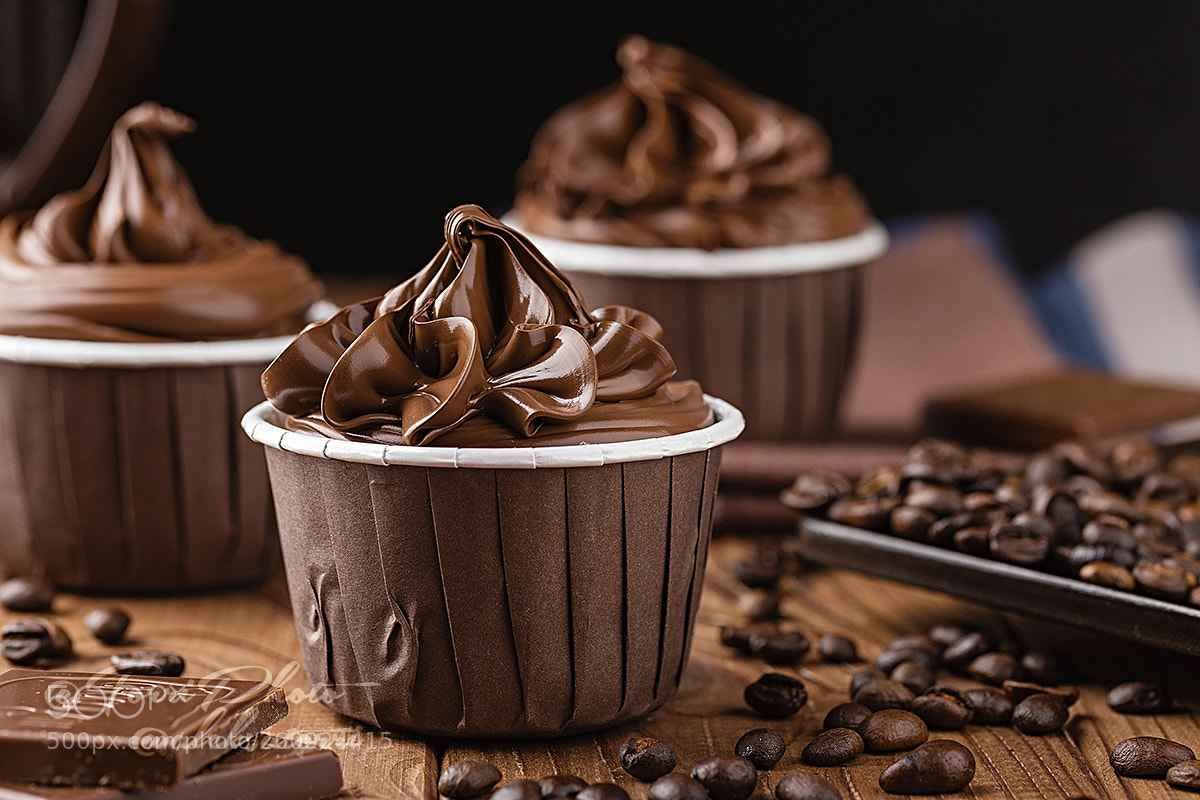 Canon EOS 6D sample photo. Homemade chocolate cupcakes on photography