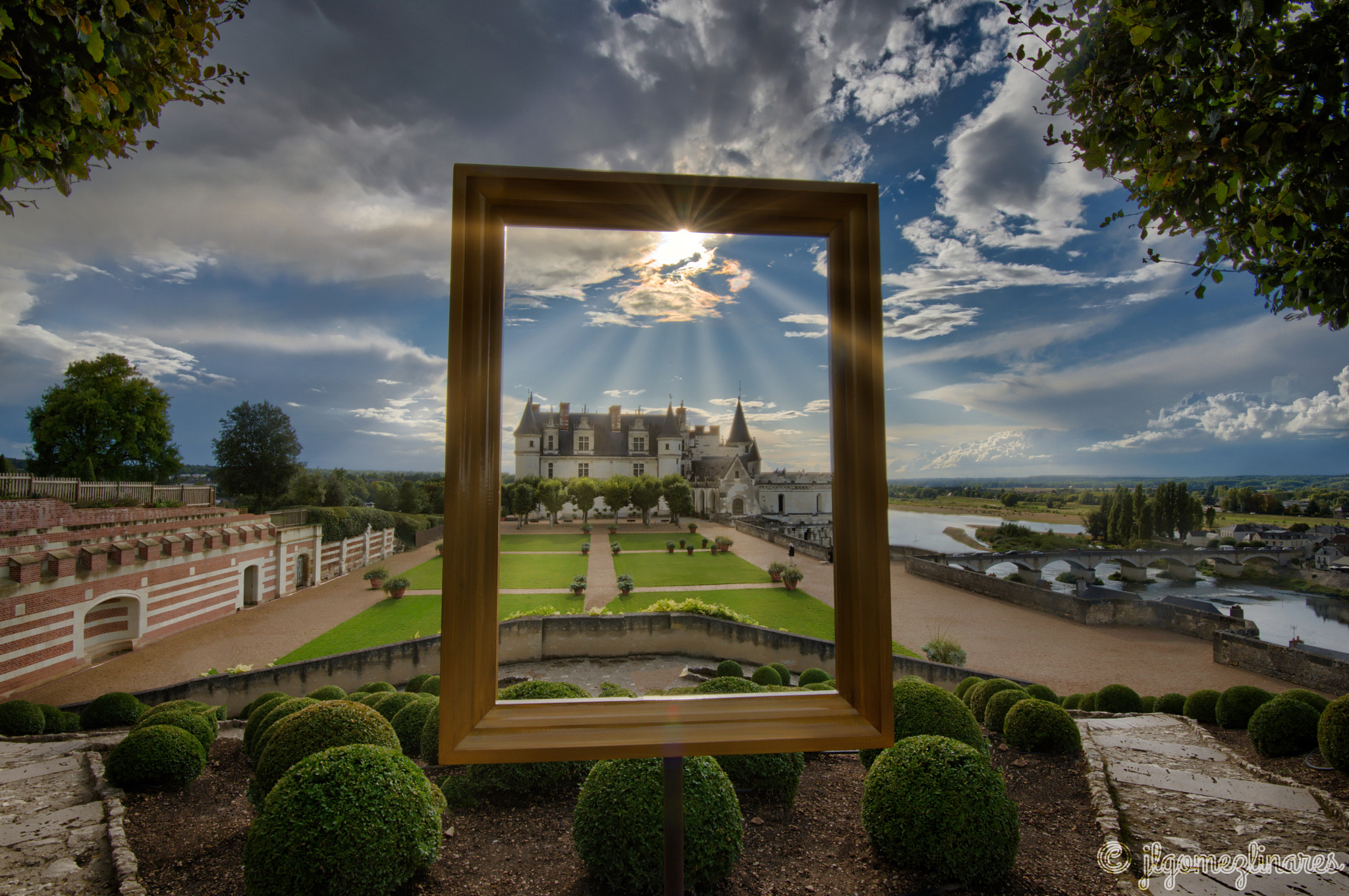 Nikon D810 + Nikon AF-S Nikkor 16-35mm F4G ED VR sample photo. Castillo de amboise photography