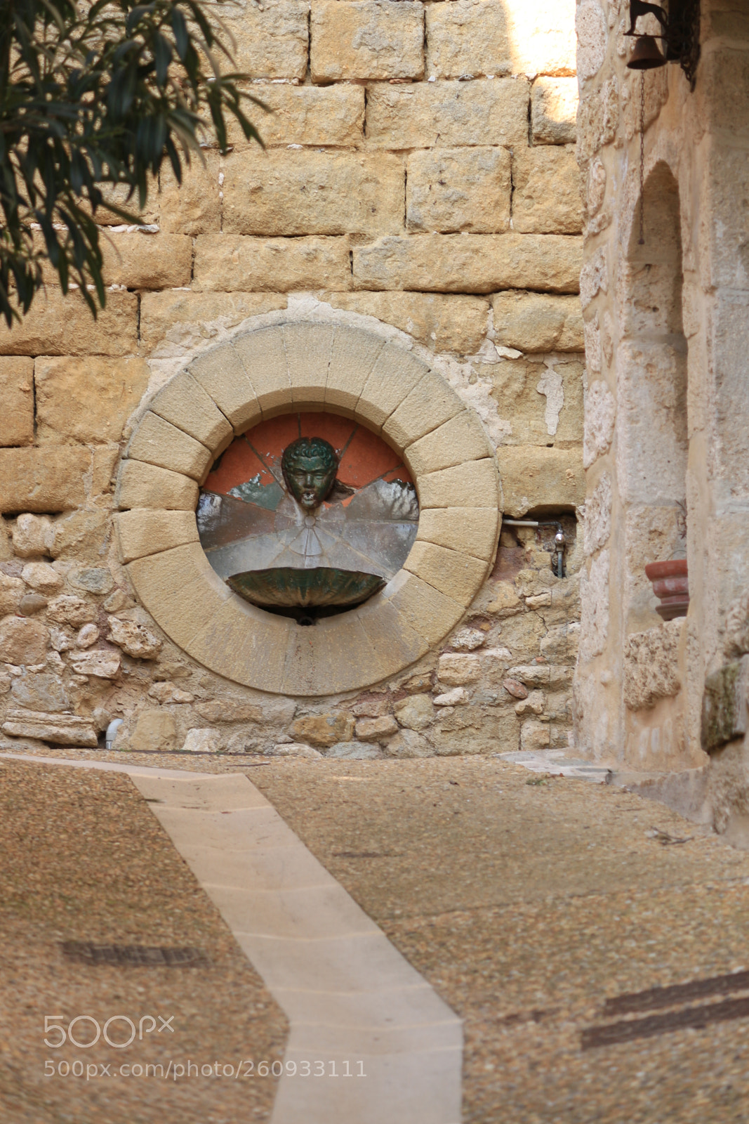 Canon EF-S 55-250mm F4-5.6 IS II sample photo. Fountain languedoc france photography