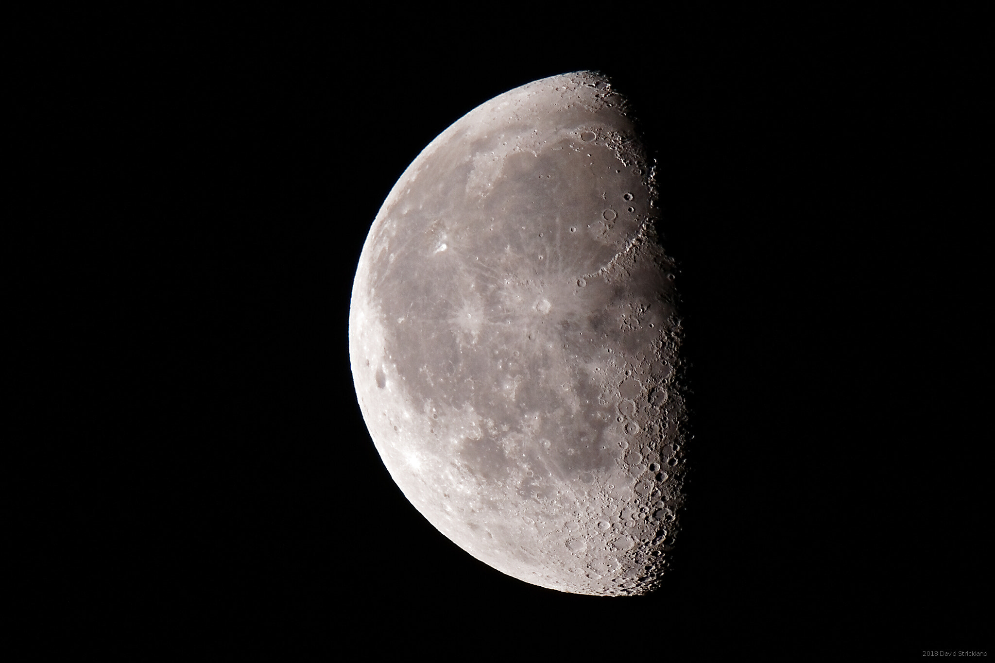 Canon EOS 800D (EOS Rebel T7i / EOS Kiss X9i) + Canon EF 100-400mm F4.5-5.6L IS II USM sample photo. Moon 2018-06-05 photography
