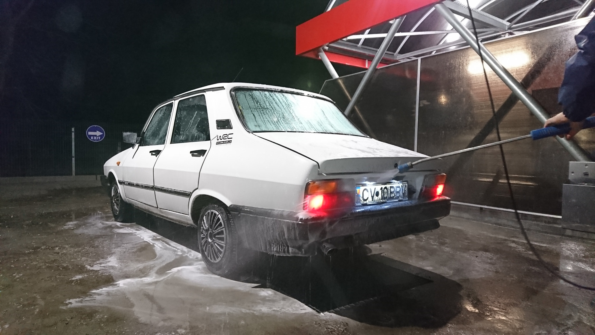 Sony Xperia XZ sample photo. Dacia 1310 night(2) photography