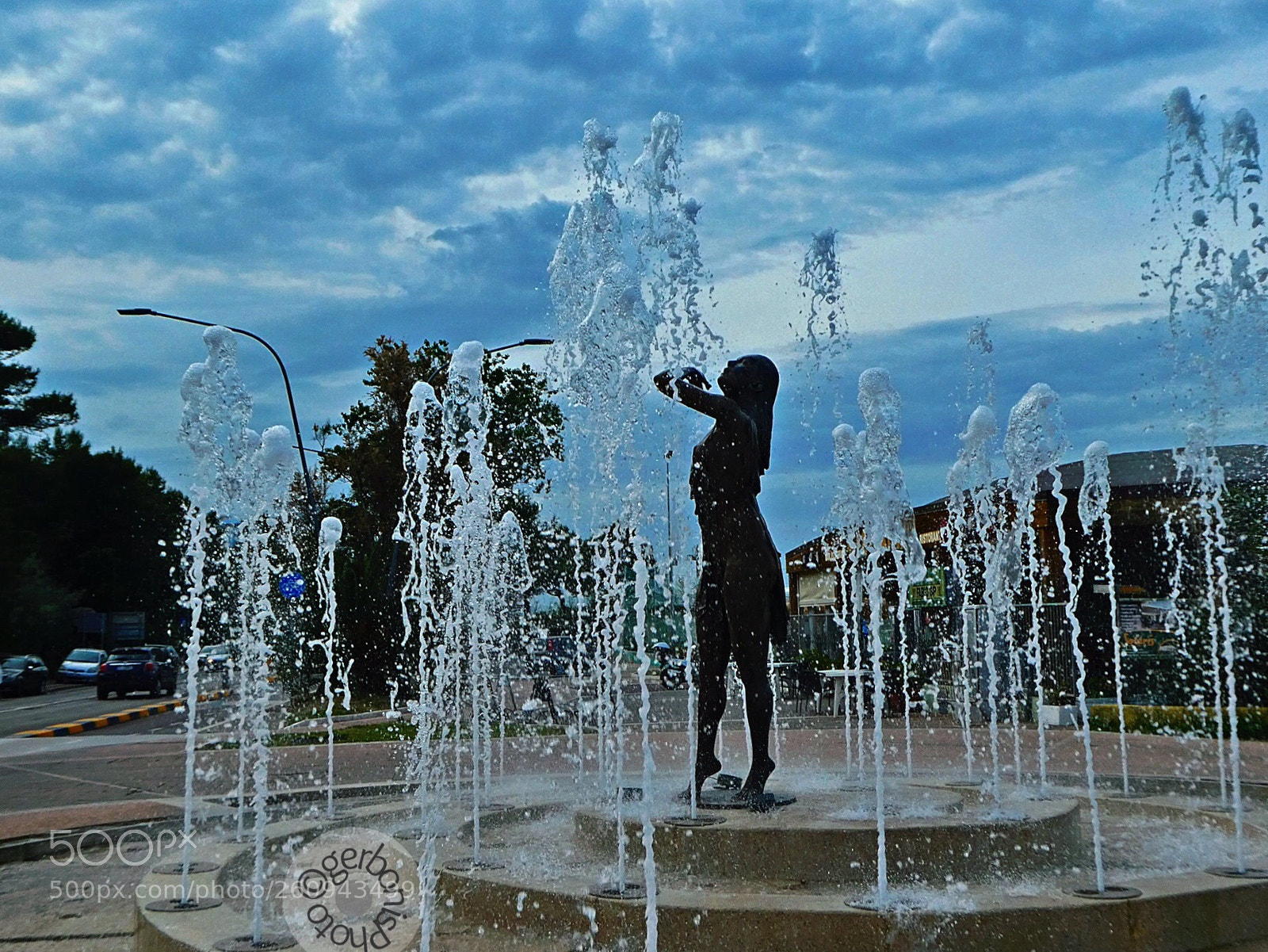 Panasonic Lumix DC-ZS70 (Lumix DC-TZ90) sample photo. Joyful and carefree girl photography