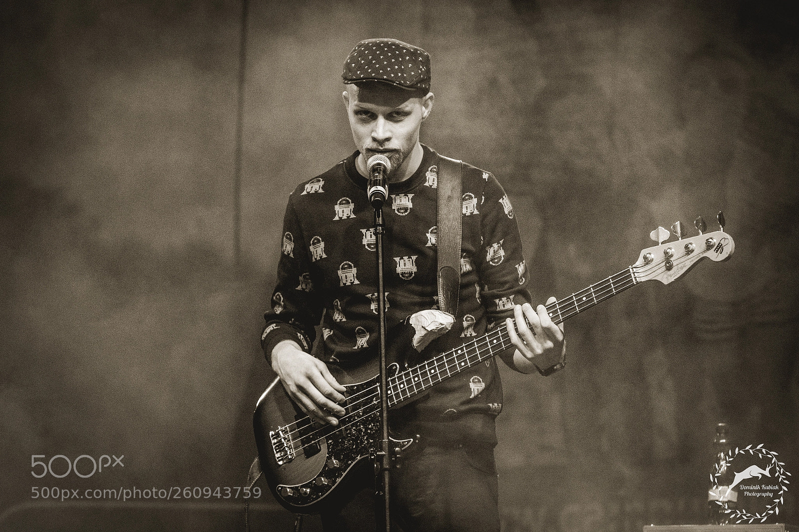 Canon EOS 7D Mark II sample photo. Guitarist photography