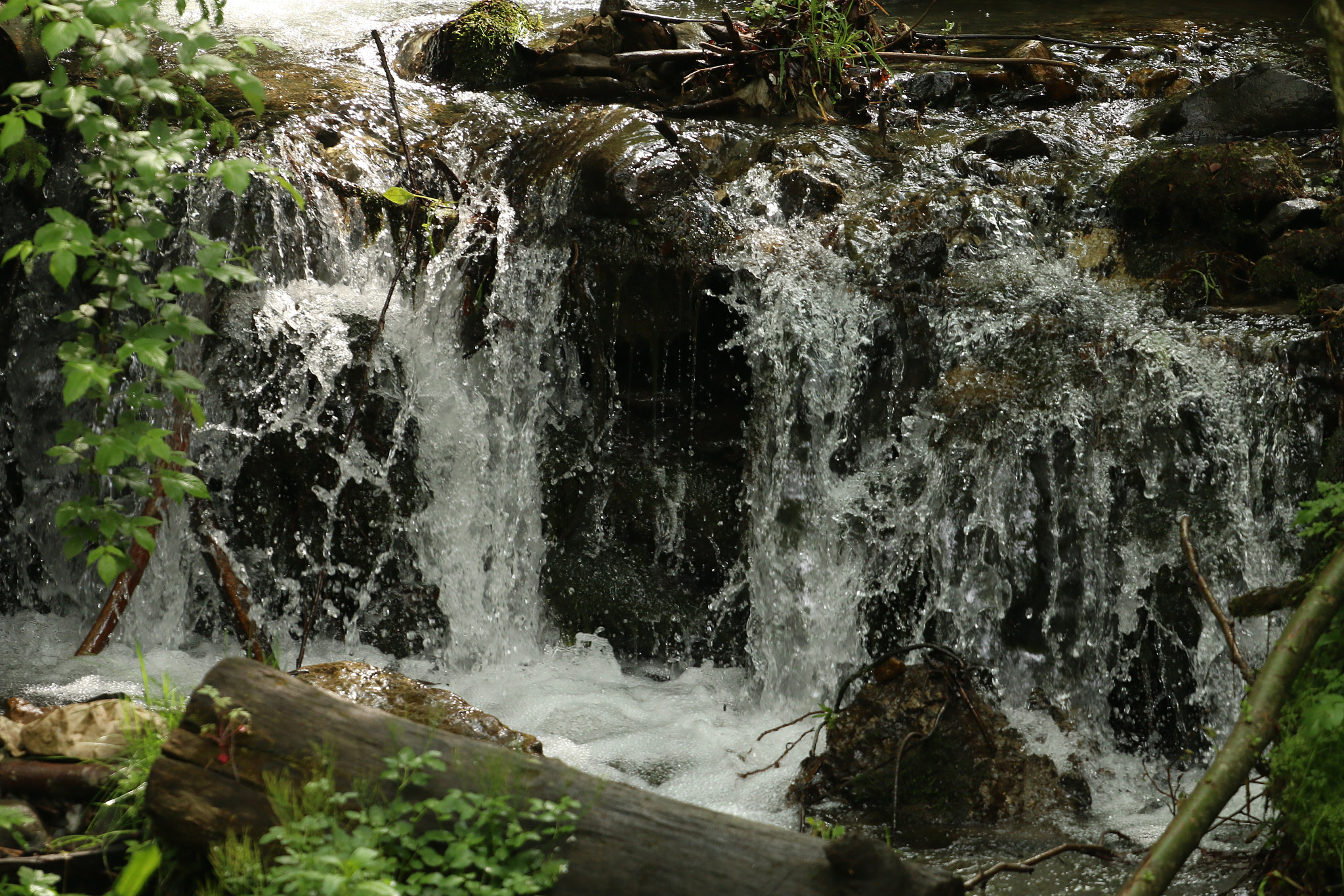 Canon EOS 70D + Canon EF 70-200mm F4L USM sample photo. Little waterfall photography