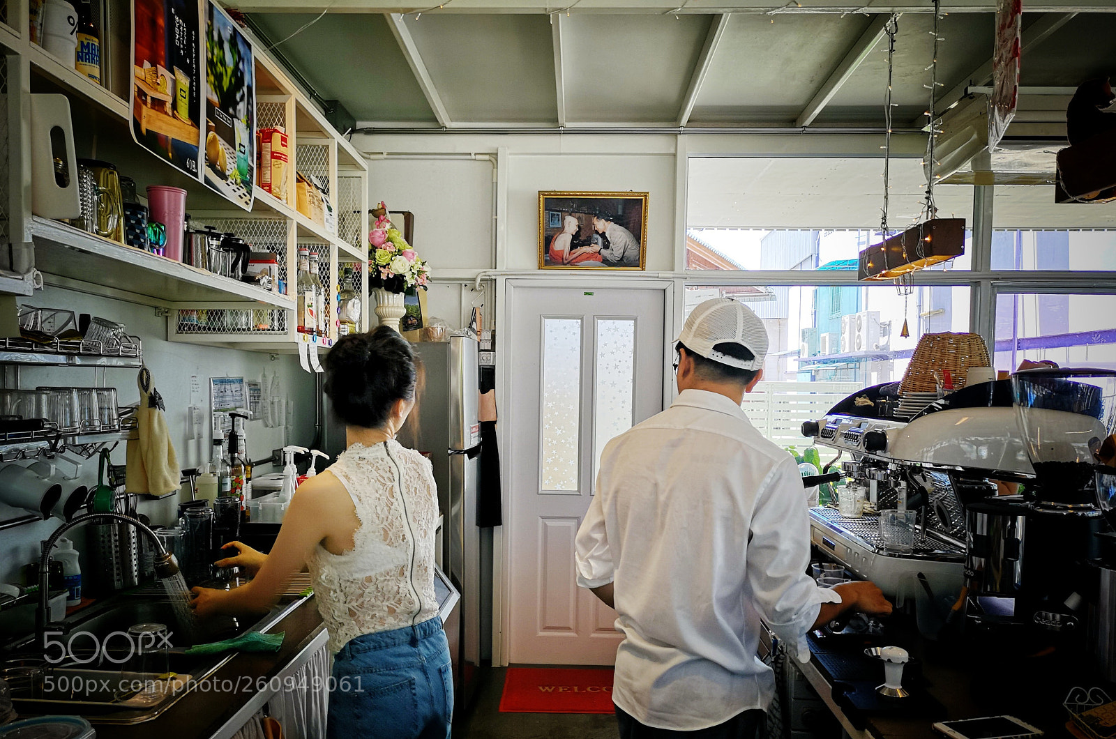 HUAWEI CLT-L29 sample photo. A couple barista photography