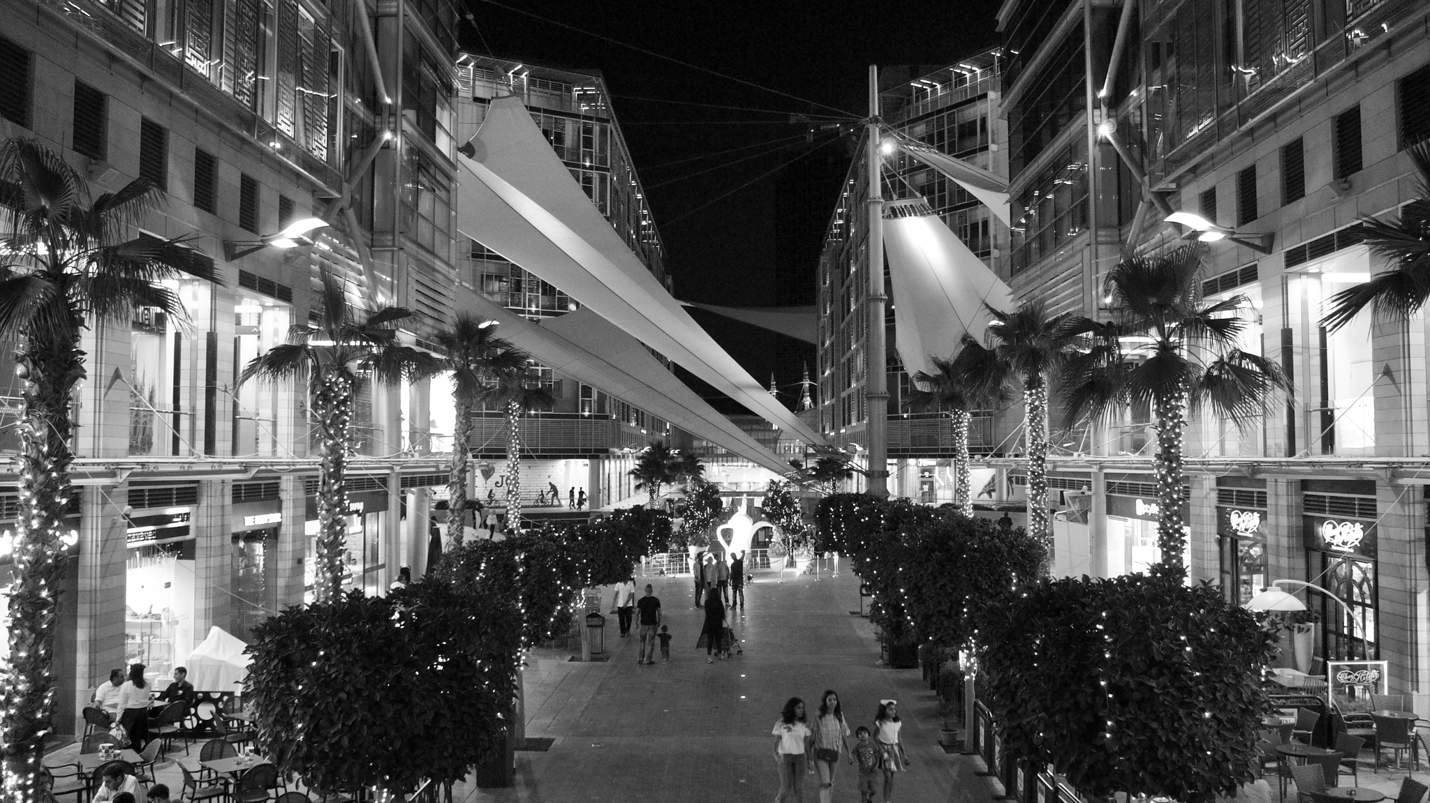 Panasonic Lumix DMC-GF3 sample photo. A night out at the boulevard  photography