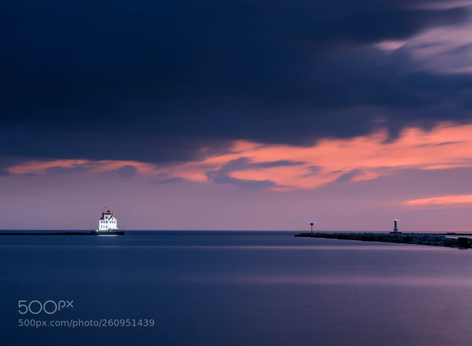 Olympus OM-D E-M5 II sample photo. Lorain lighthouse photography