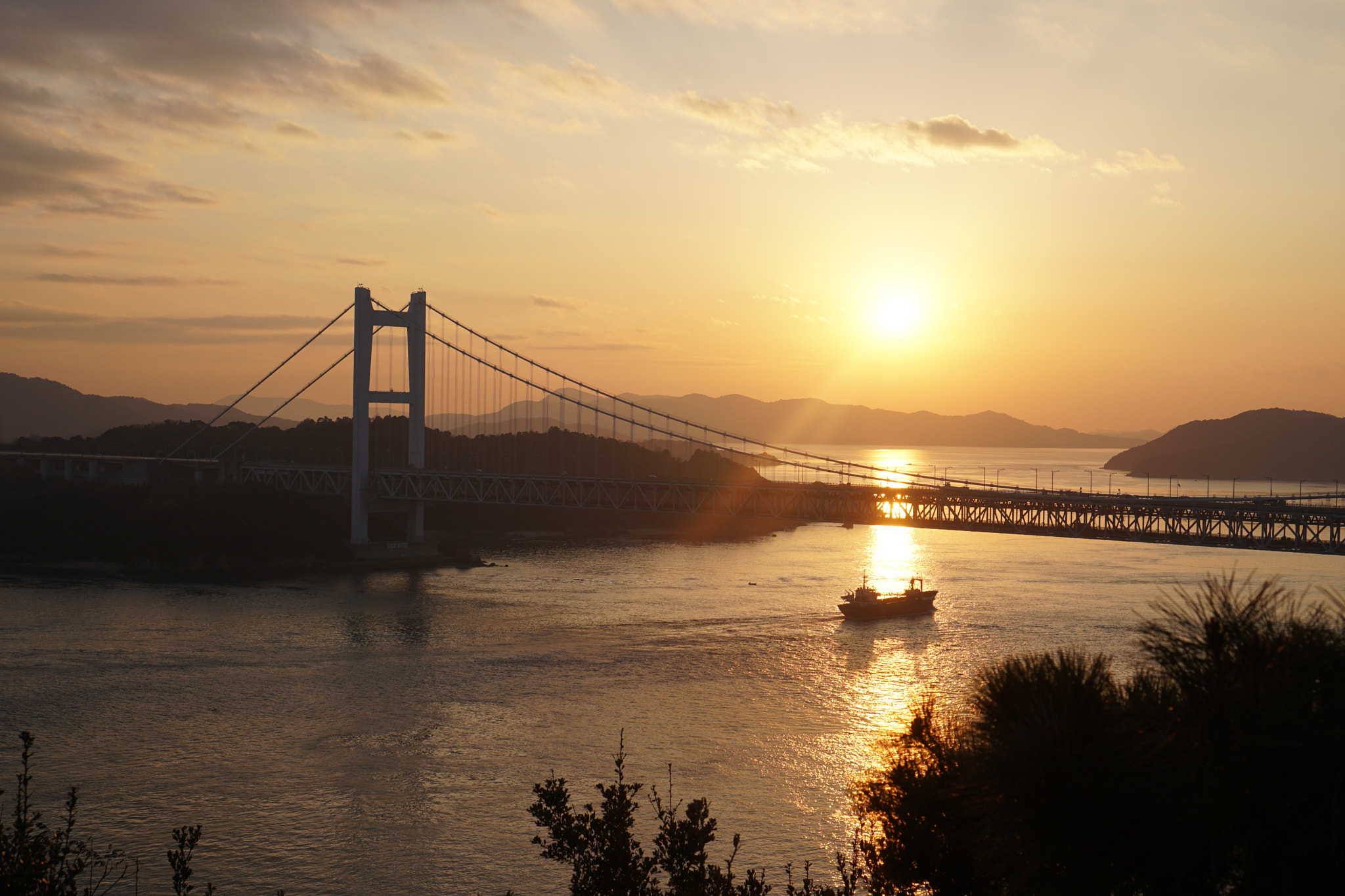 Sony a6300 sample photo. 瀬戸大橋の日暮れ photography