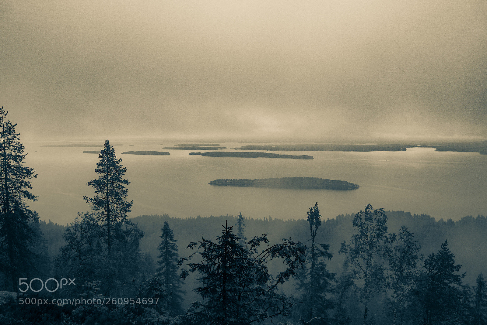 Canon EOS 550D (EOS Rebel T2i / EOS Kiss X4) sample photo. Mist on the lake photography