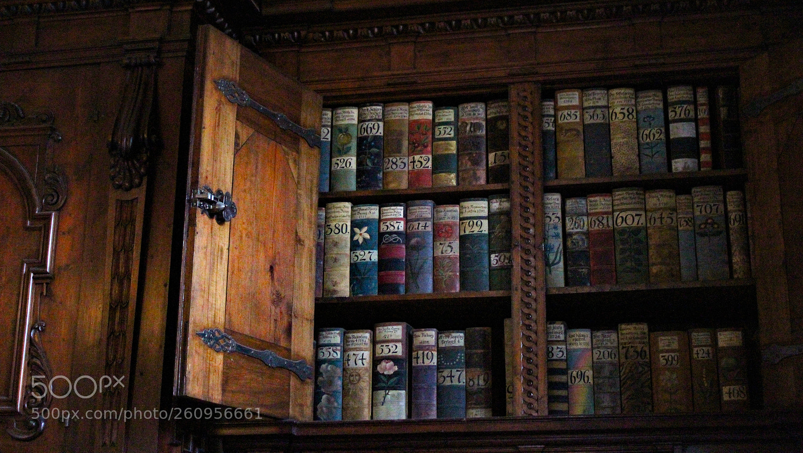 Canon EOS 550D (EOS Rebel T2i / EOS Kiss X4) sample photo. Old library in prague photography