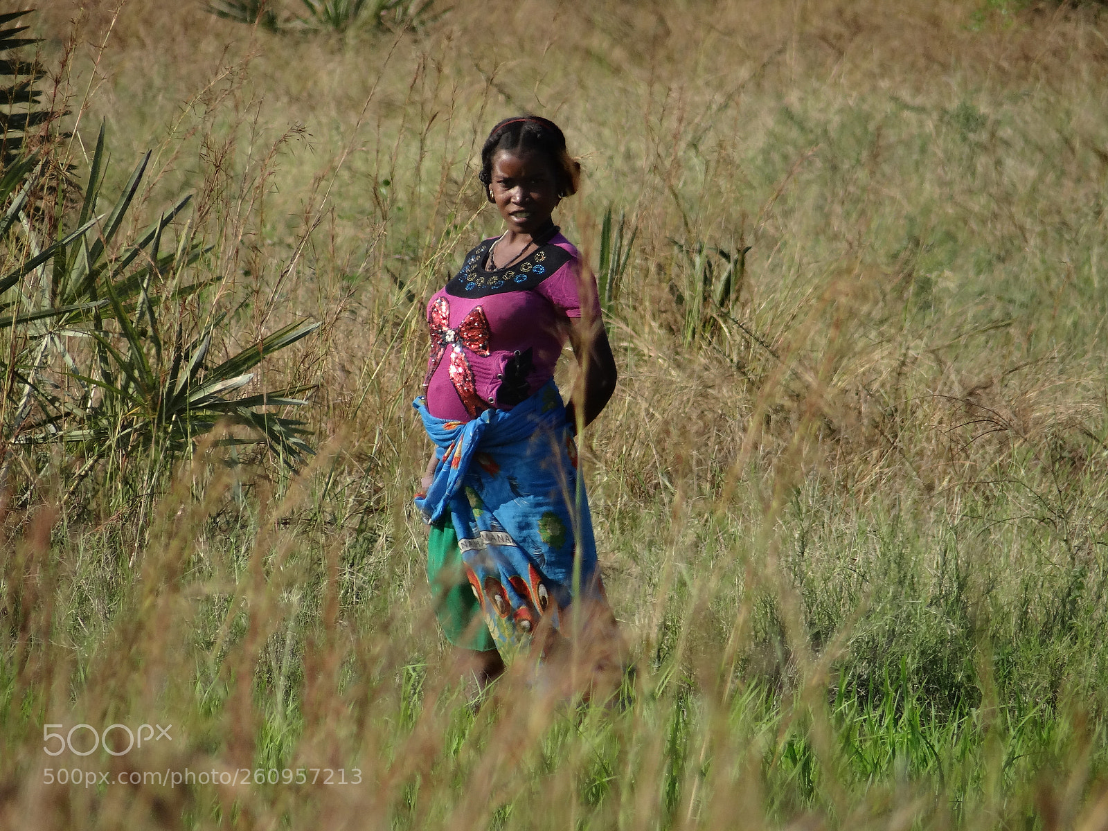 Sony DSC-HX200V sample photo. Femme du village photography