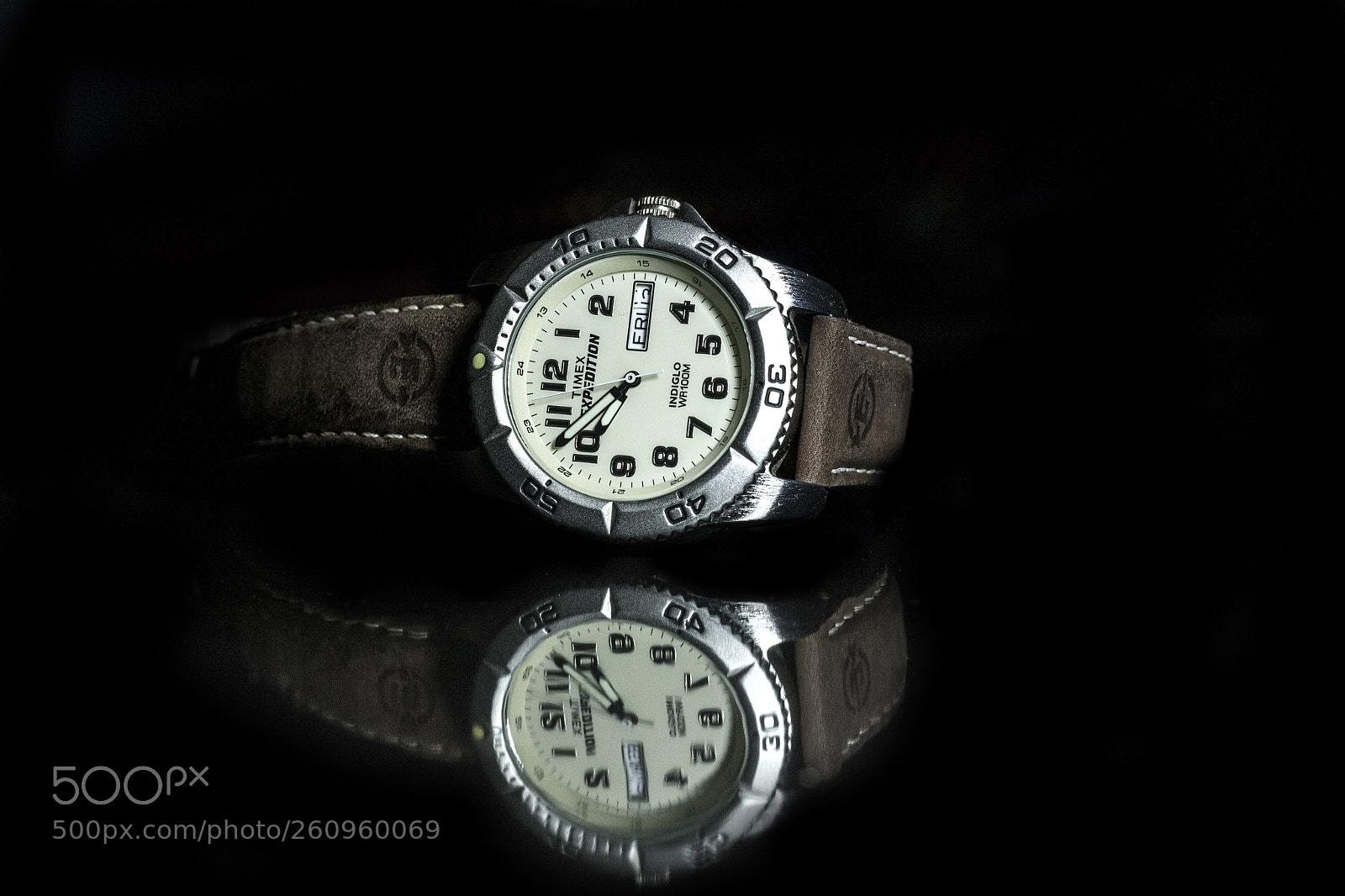Canon EOS 1000D (EOS Digital Rebel XS / EOS Kiss F) sample photo. Time piece photography