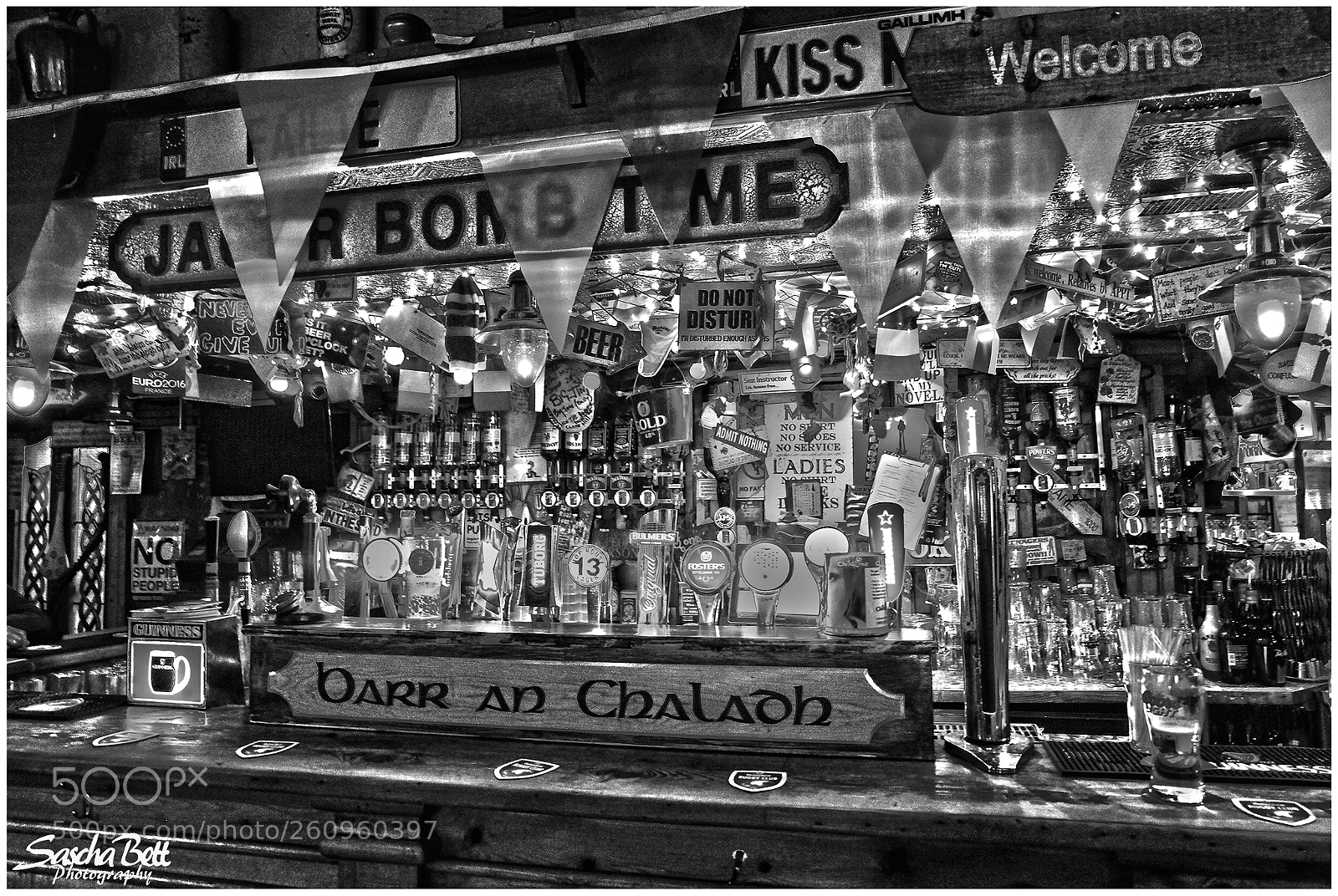 Fujifilm X-T10 sample photo. Inside taffee's pub photography