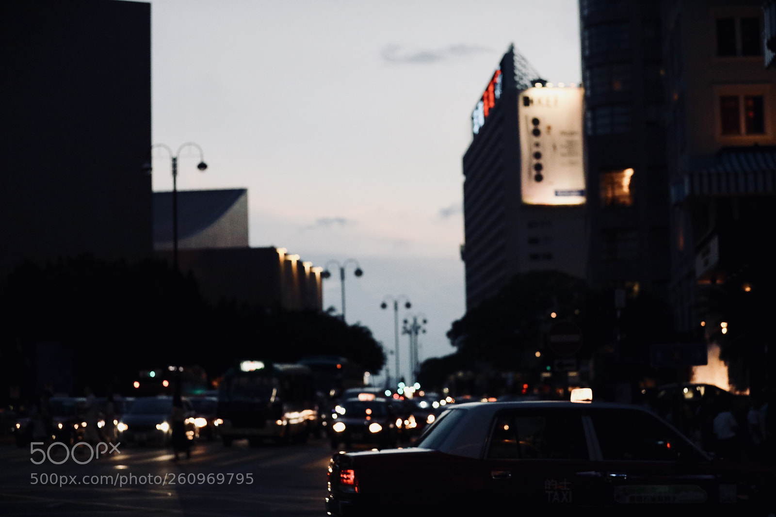 Canon EOS 5D Mark IV sample photo. City night street lights photography