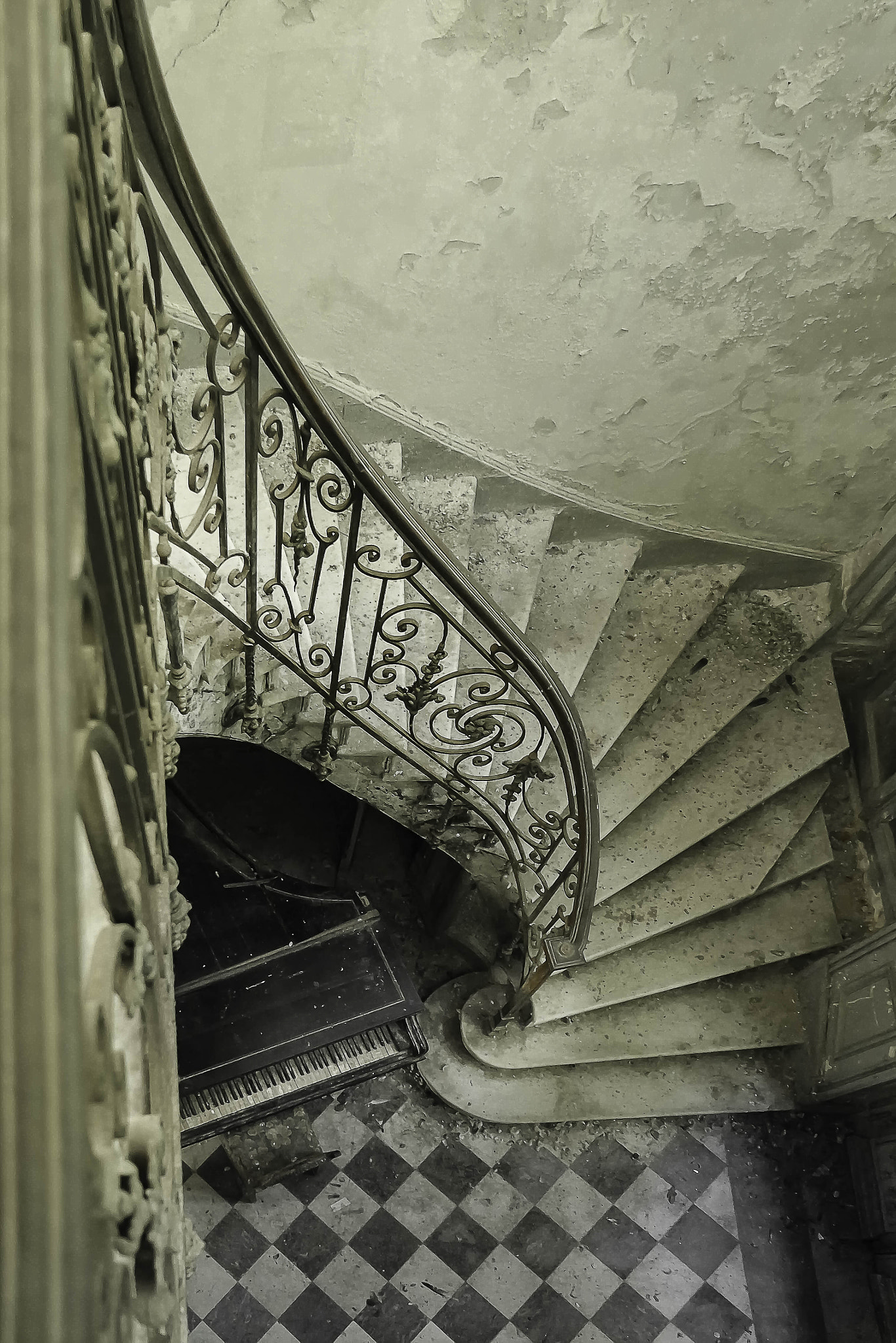 Samsung NX3000 sample photo. Chateau verdure staircase 2015 photography