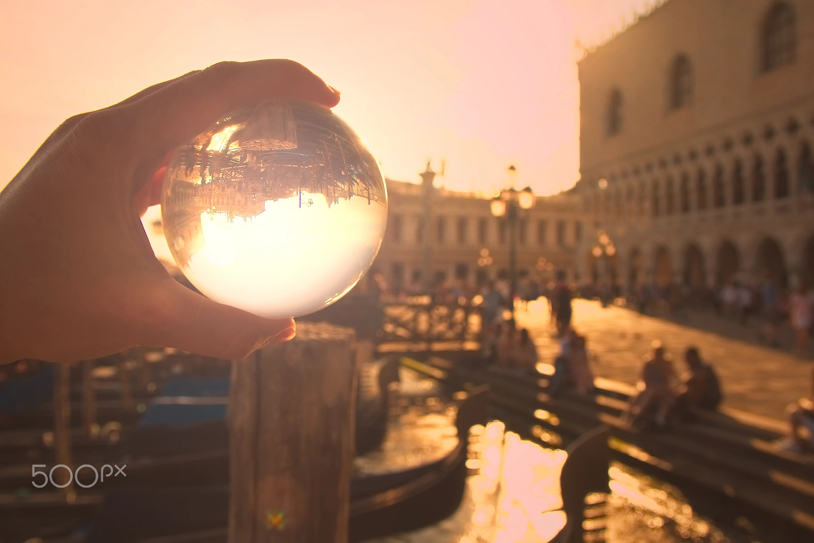 Canon EOS M5 sample photo. Venetian sunset in a glass ball photography