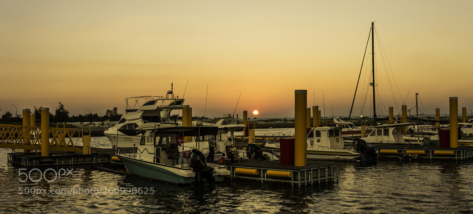 Canon EOS 60D sample photo. Sunset harbor - time photography
