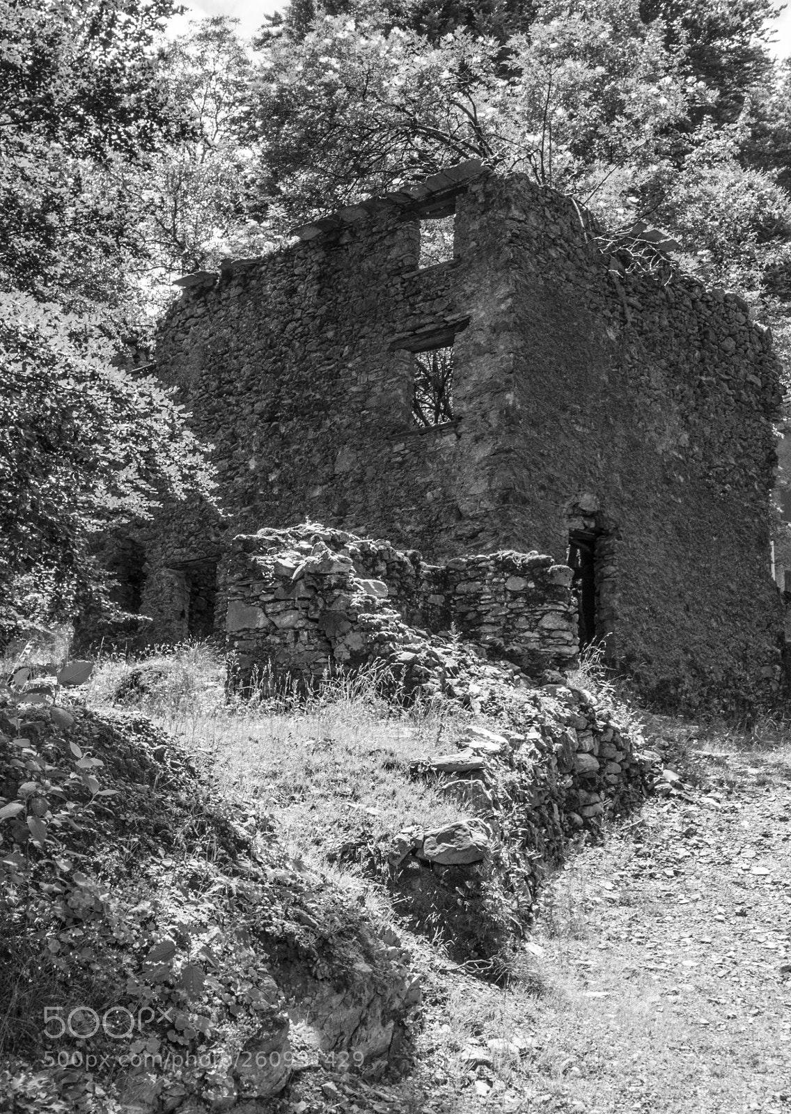 Sony a6000 sample photo. Col di favilla ruins photography