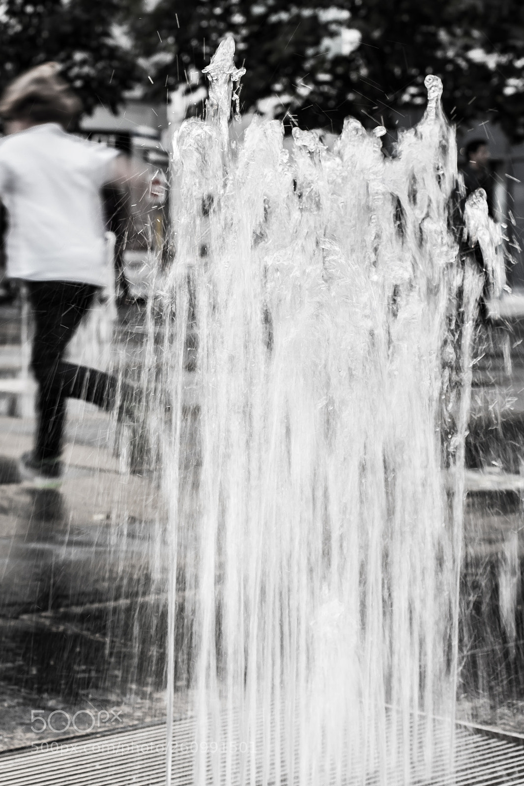 Canon EOS 700D (EOS Rebel T5i / EOS Kiss X7i) sample photo. Fleeing fountain photography