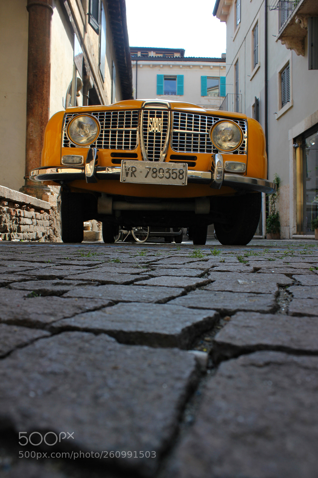 Canon EOS 550D (EOS Rebel T2i / EOS Kiss X4) sample photo. Old yellow car photography