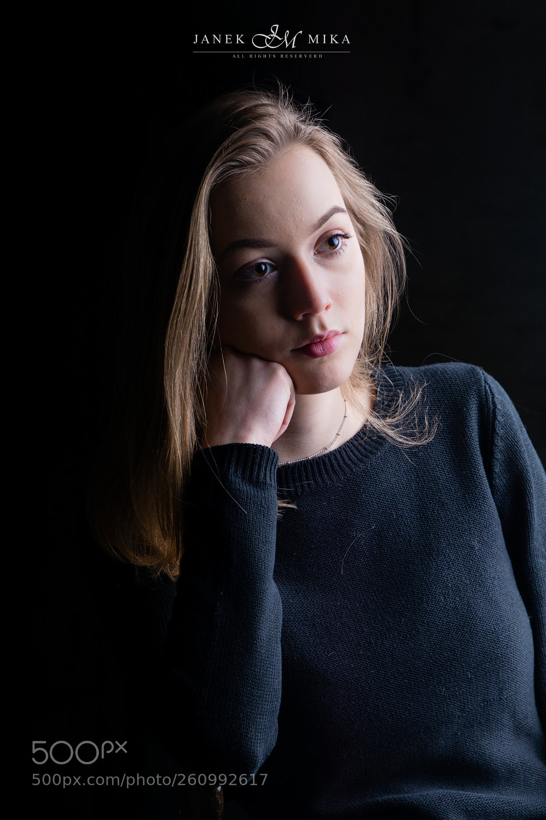 Nikon D7100 sample photo. Her look into darkness photography