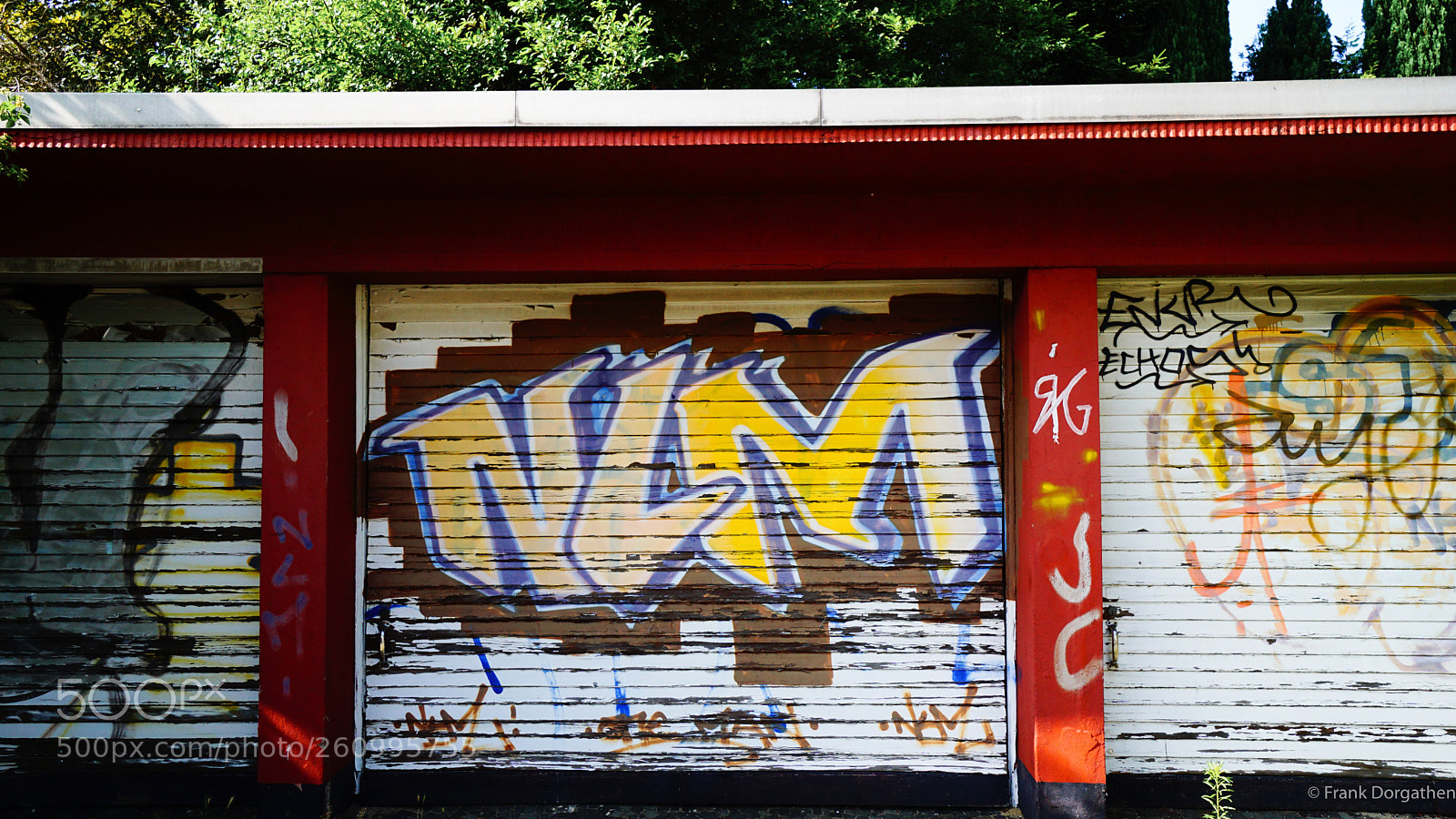 Sony a6000 sample photo. Colorful garages photography