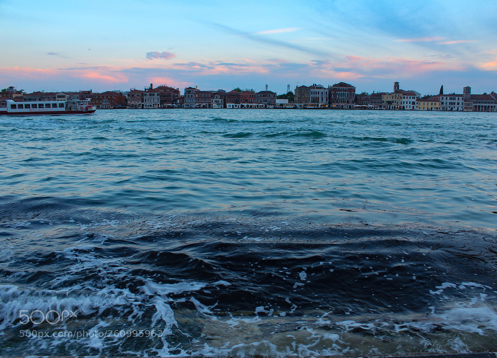 Canon EOS 550D (EOS Rebel T2i / EOS Kiss X4) sample photo. Sunset on the sea photography