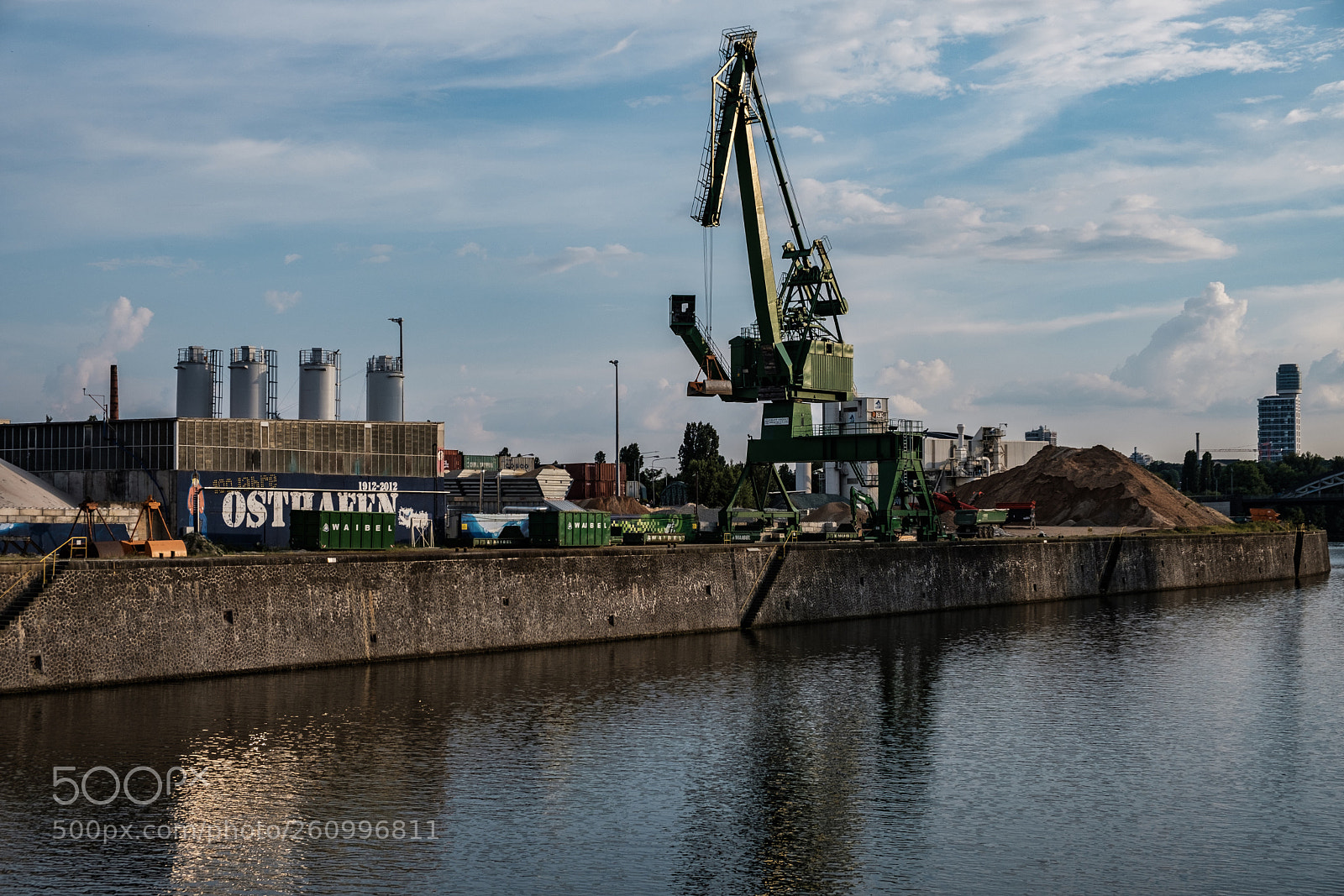 Fujifilm X-T20 sample photo. Harbour crane photography