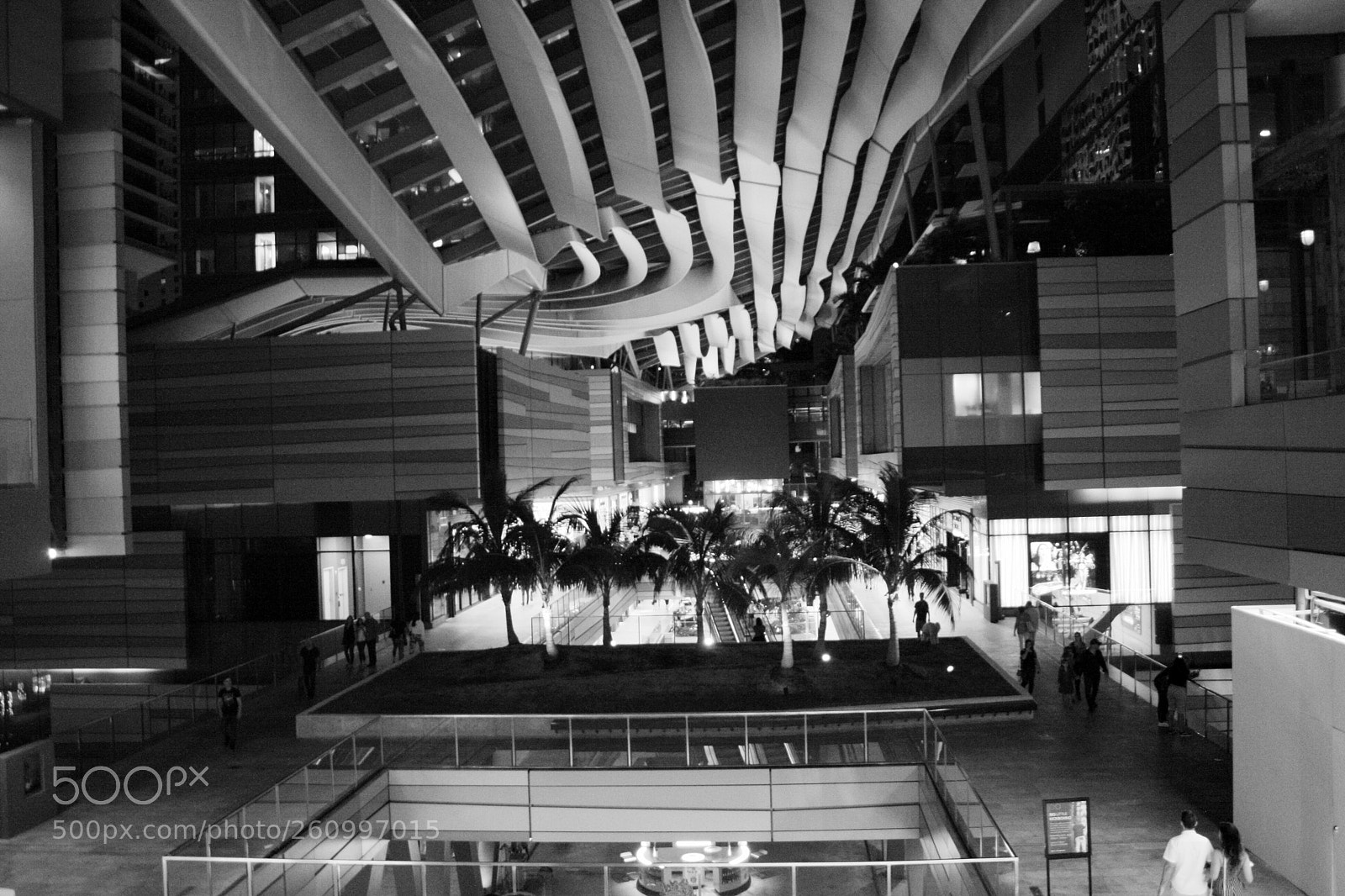 Canon EOS 400D (EOS Digital Rebel XTi / EOS Kiss Digital X) sample photo. Miami mall photography
