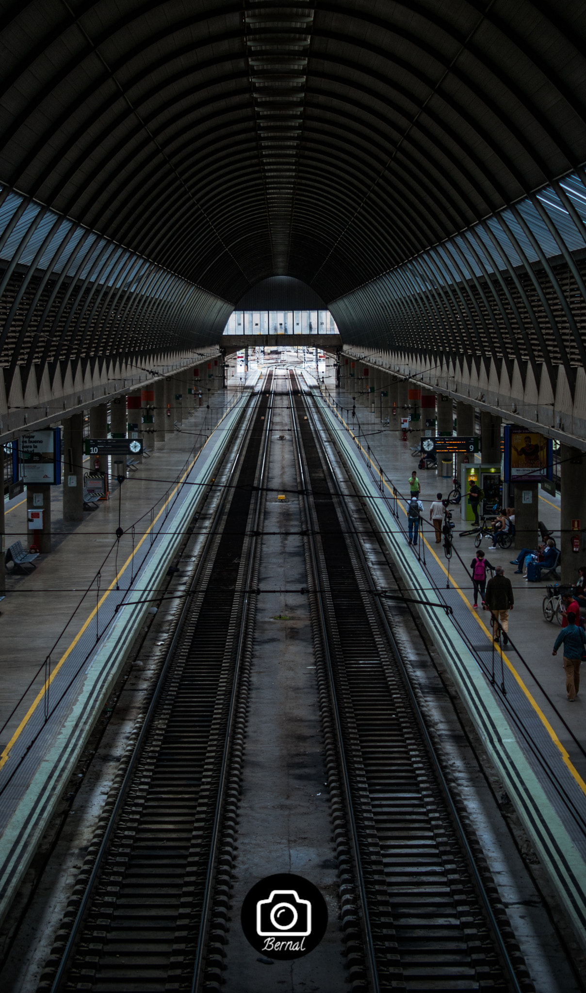 Sony Alpha DSLR-A330 sample photo. Symmetrical station photography