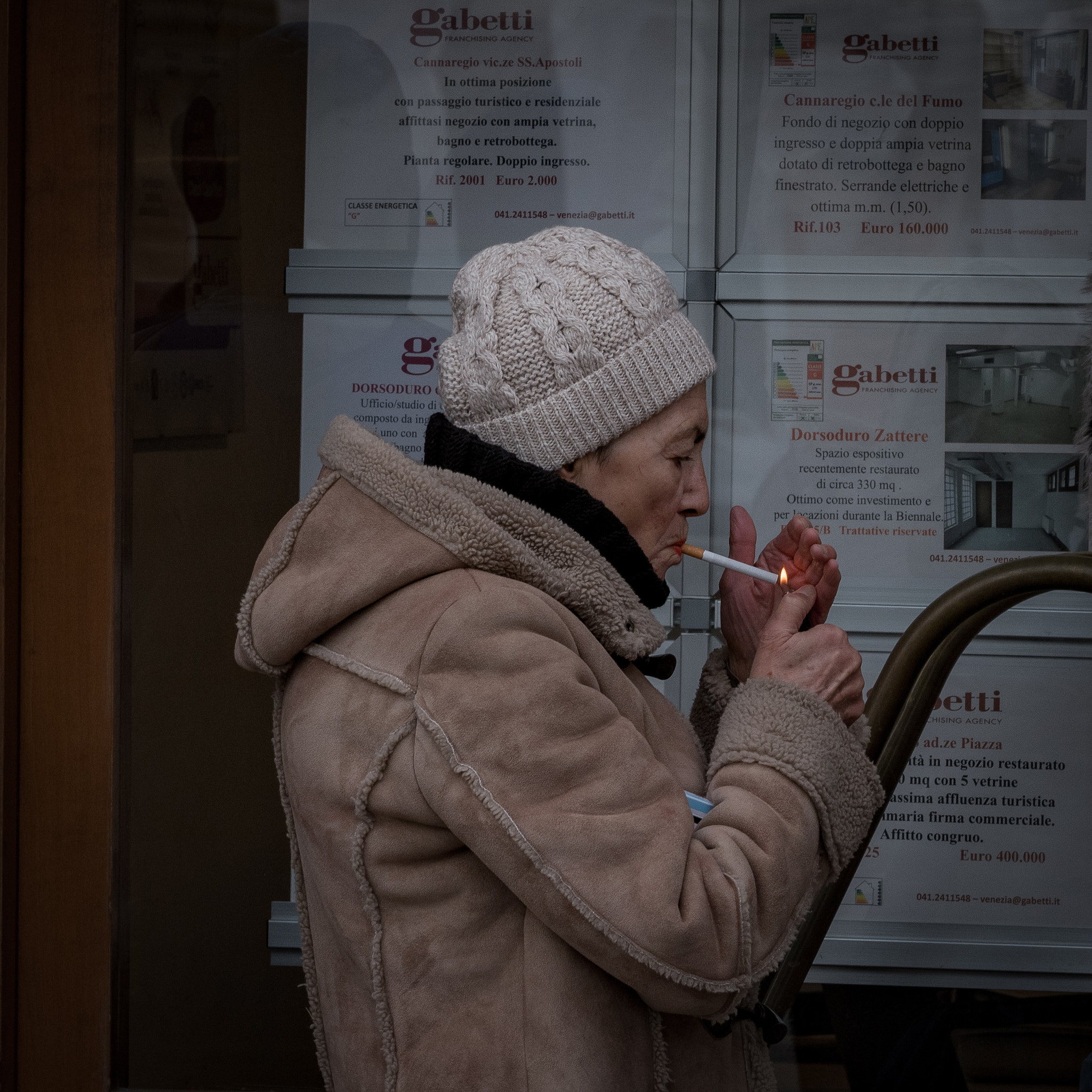 Fujifilm GFX 50S sample photo. Venedig smoking women photography