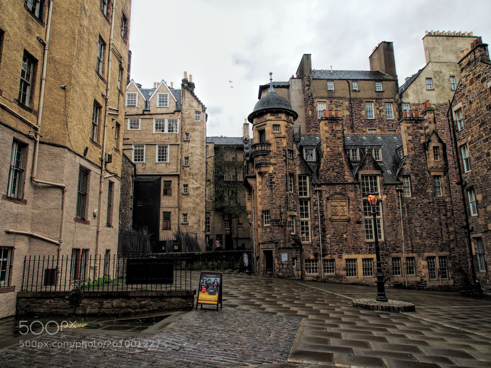 Olympus OM-D E-M5 sample photo. Courtyard photography