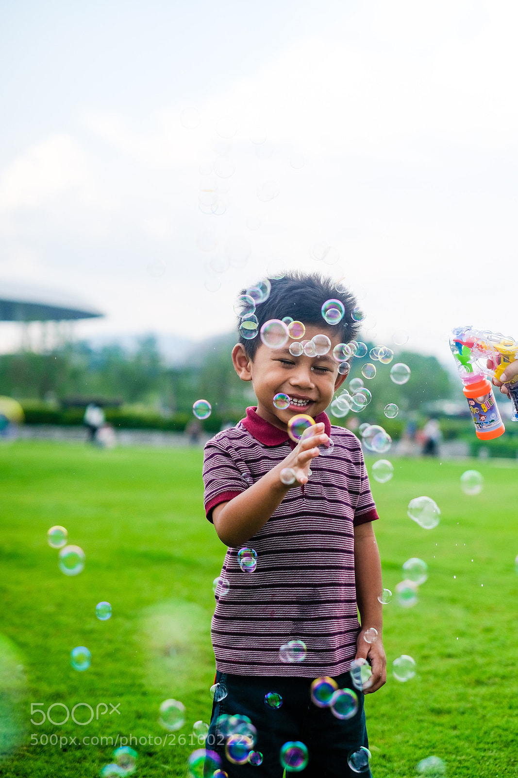 Fujifilm X-Pro2 sample photo. Boy with bubbles photography