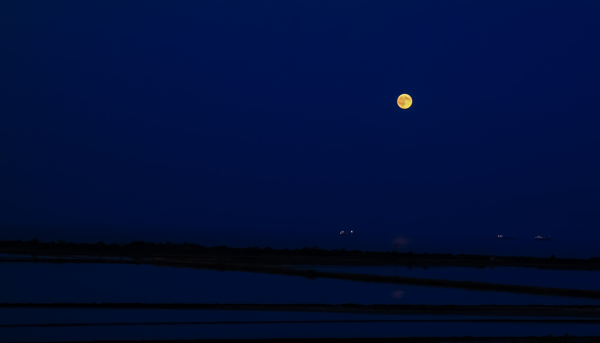 Samsung NX30 sample photo. Moonscape photography