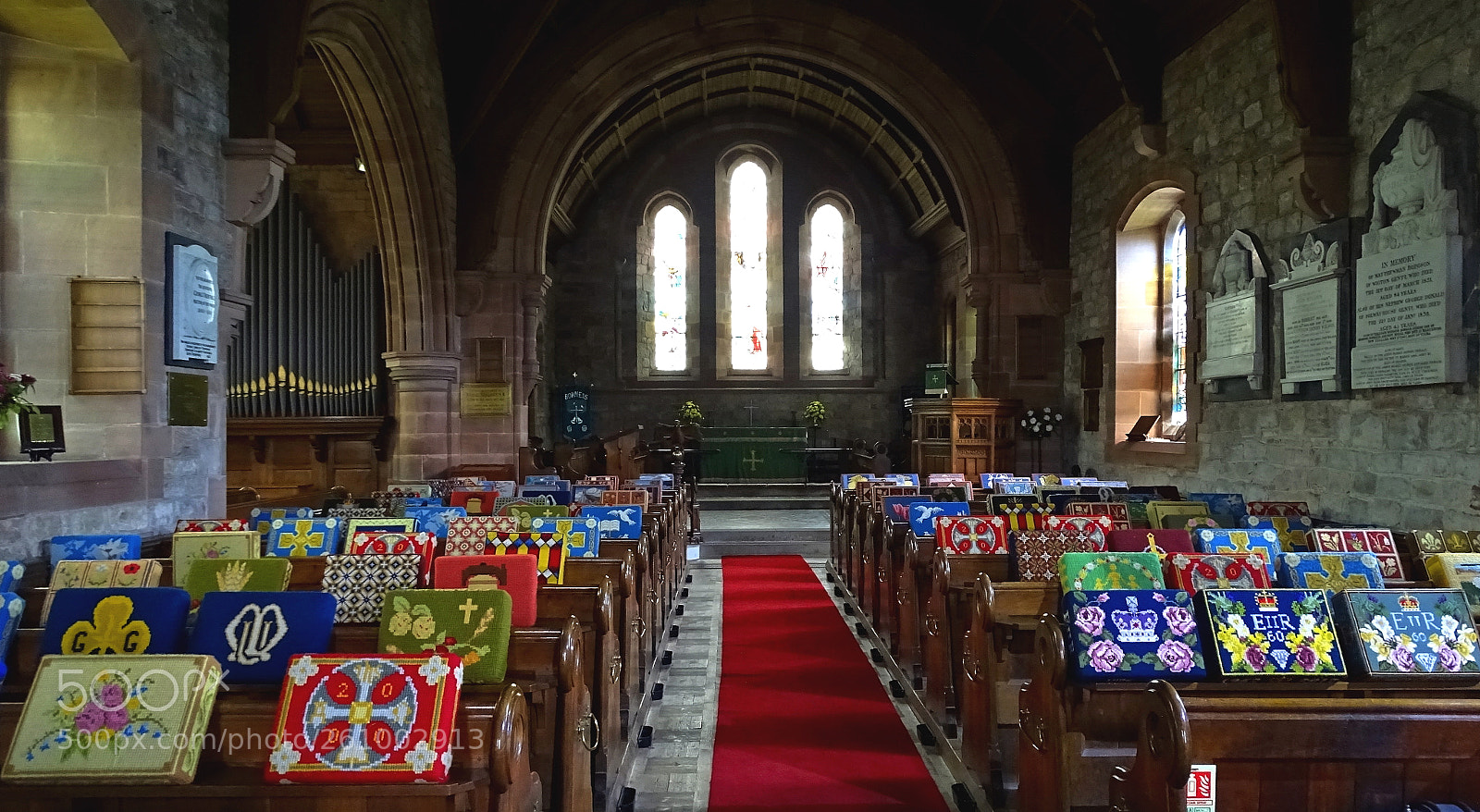Sony Cyber-shot DSC-HX400V sample photo. Colors in the church photography