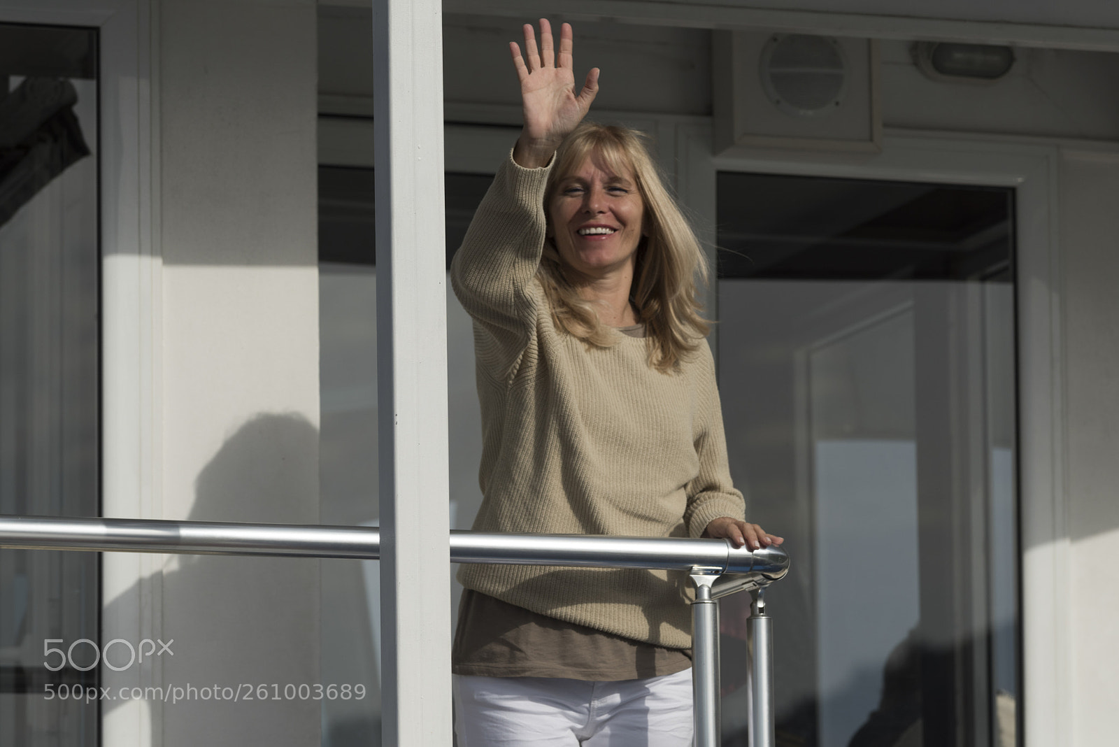 Nikon D810 sample photo. Woman waving hand from photography