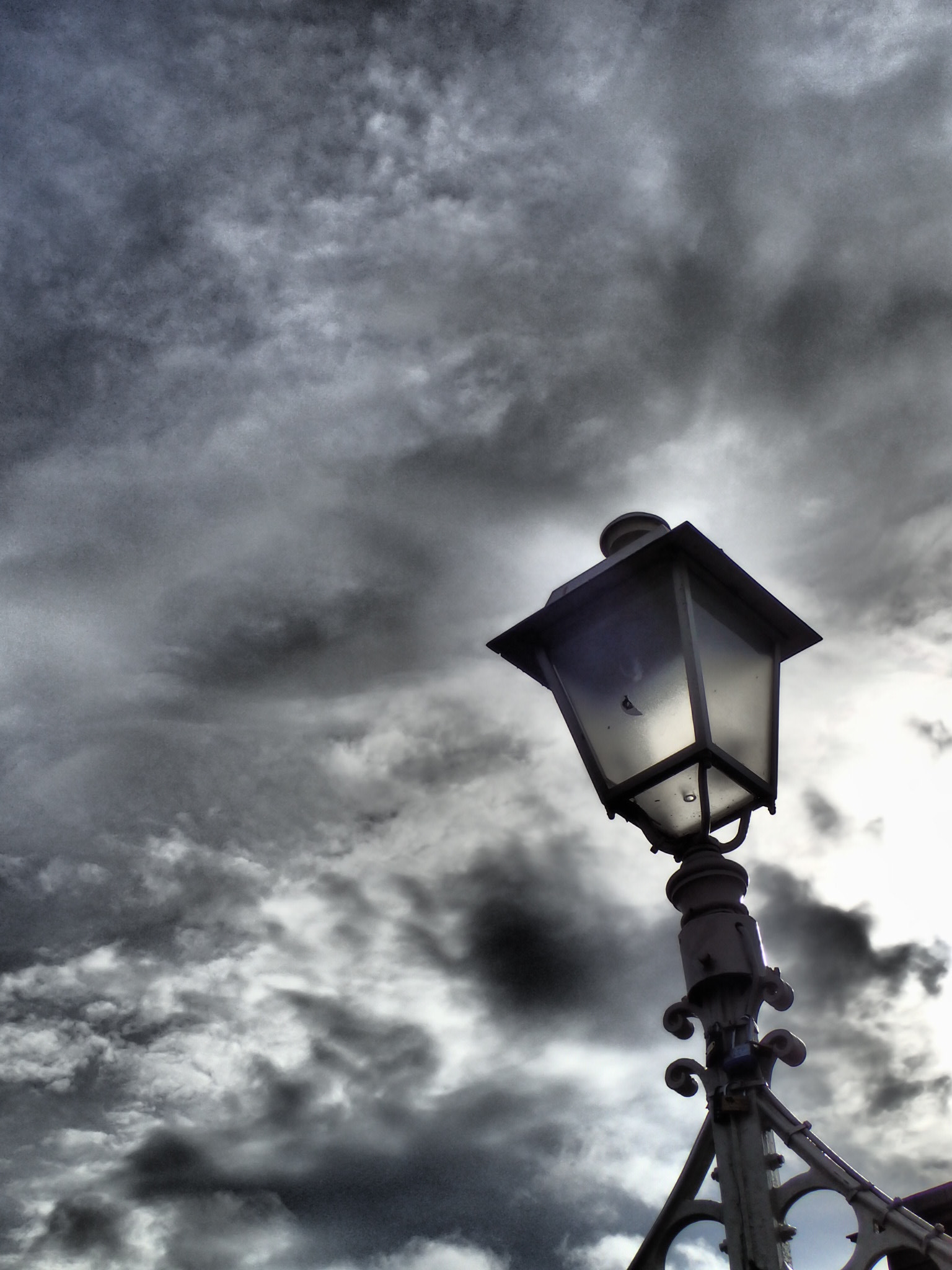 Olympus TG-4 sample photo. Lonely street lamp photography